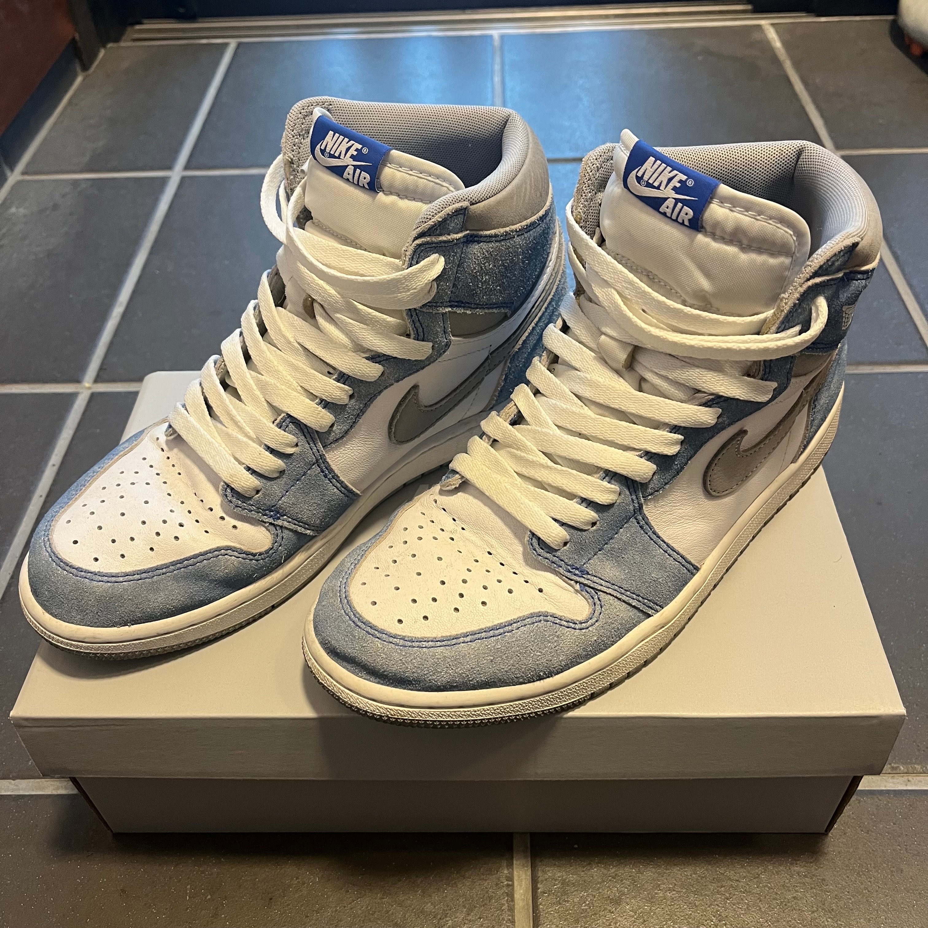 Nike Air Jordan 1 High OG "Hyper Royal"