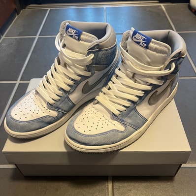 Nike Air Jordan 1 High OG "Hyper Royal"