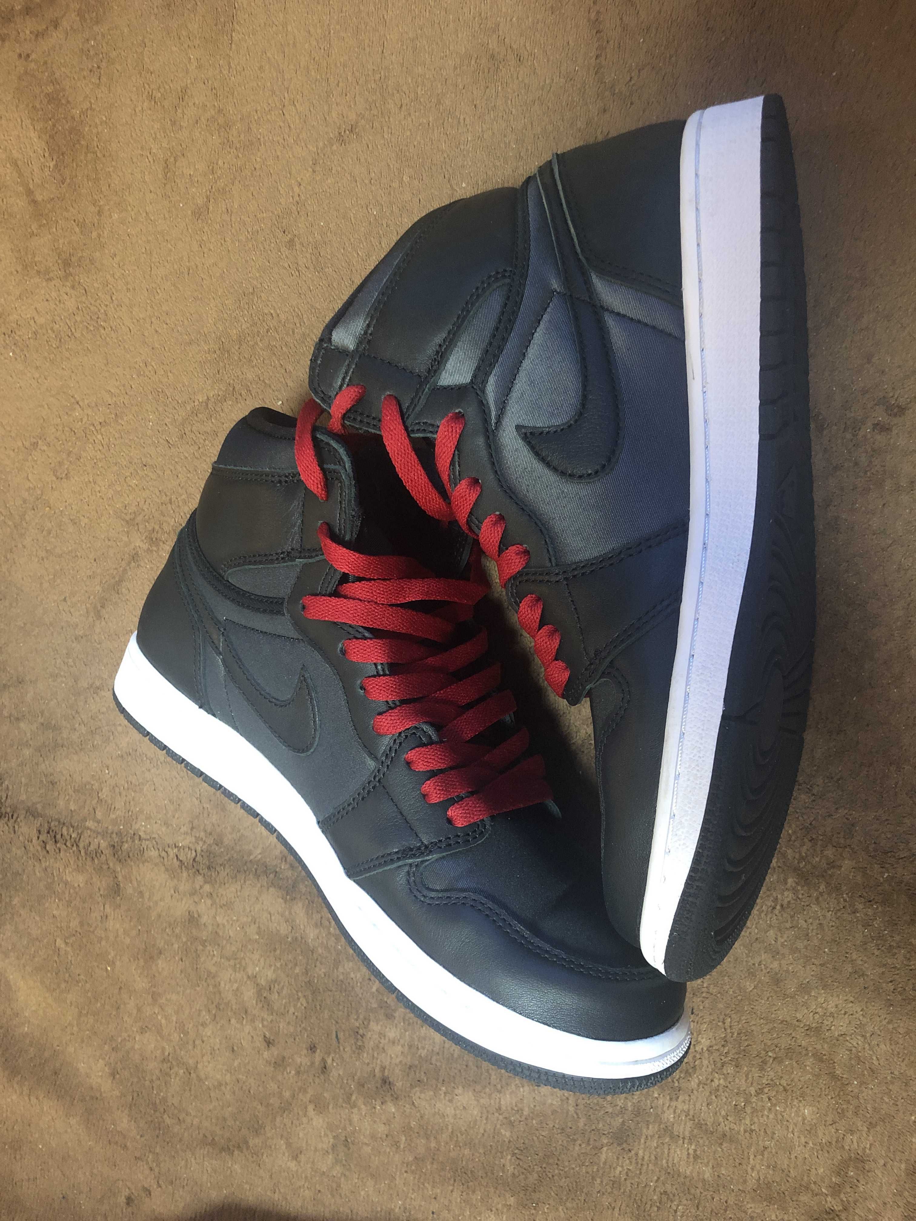 Nike Air Jordan 1 Retro High OG "Black/Metallic Silver/Gym Red"