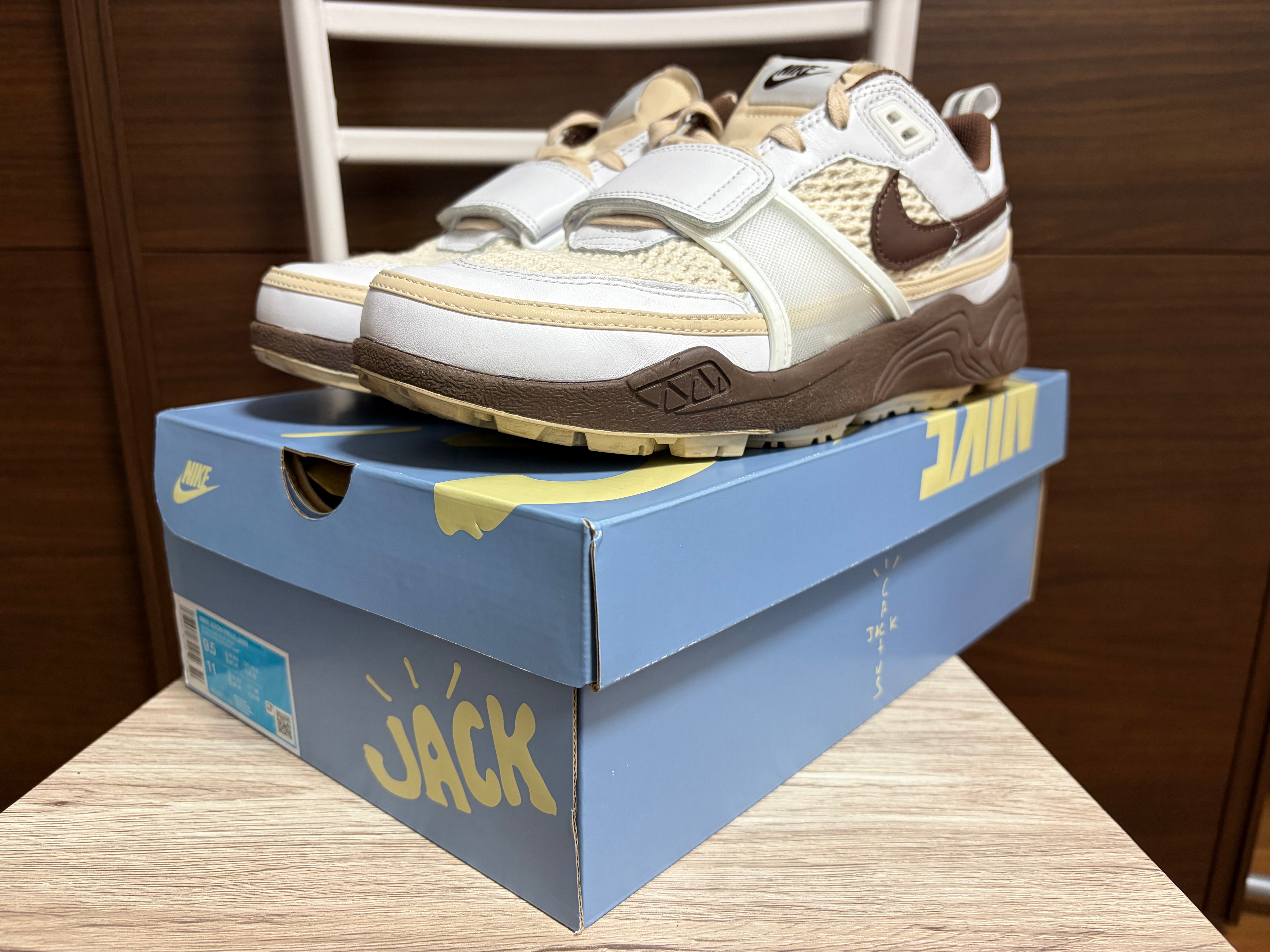 Travis Scott × Nike Zoom Field Jaxx "White and Light Chocolate"