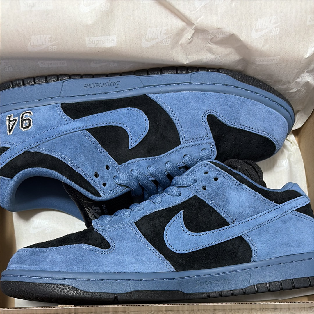 Supreme × Nike SB Dunk Low "Ocean Fog" (North America Exclusive) (25FW Week2)