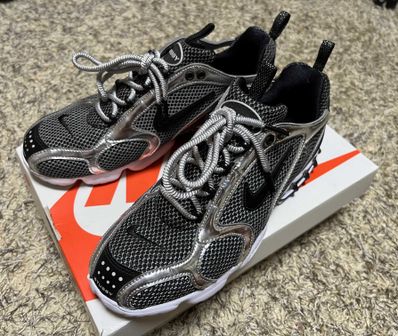 STUSSY × NIKE AIR ZOOM SPIRIDON CAGED "PURE PLATINUM/BLACK-WHITE"