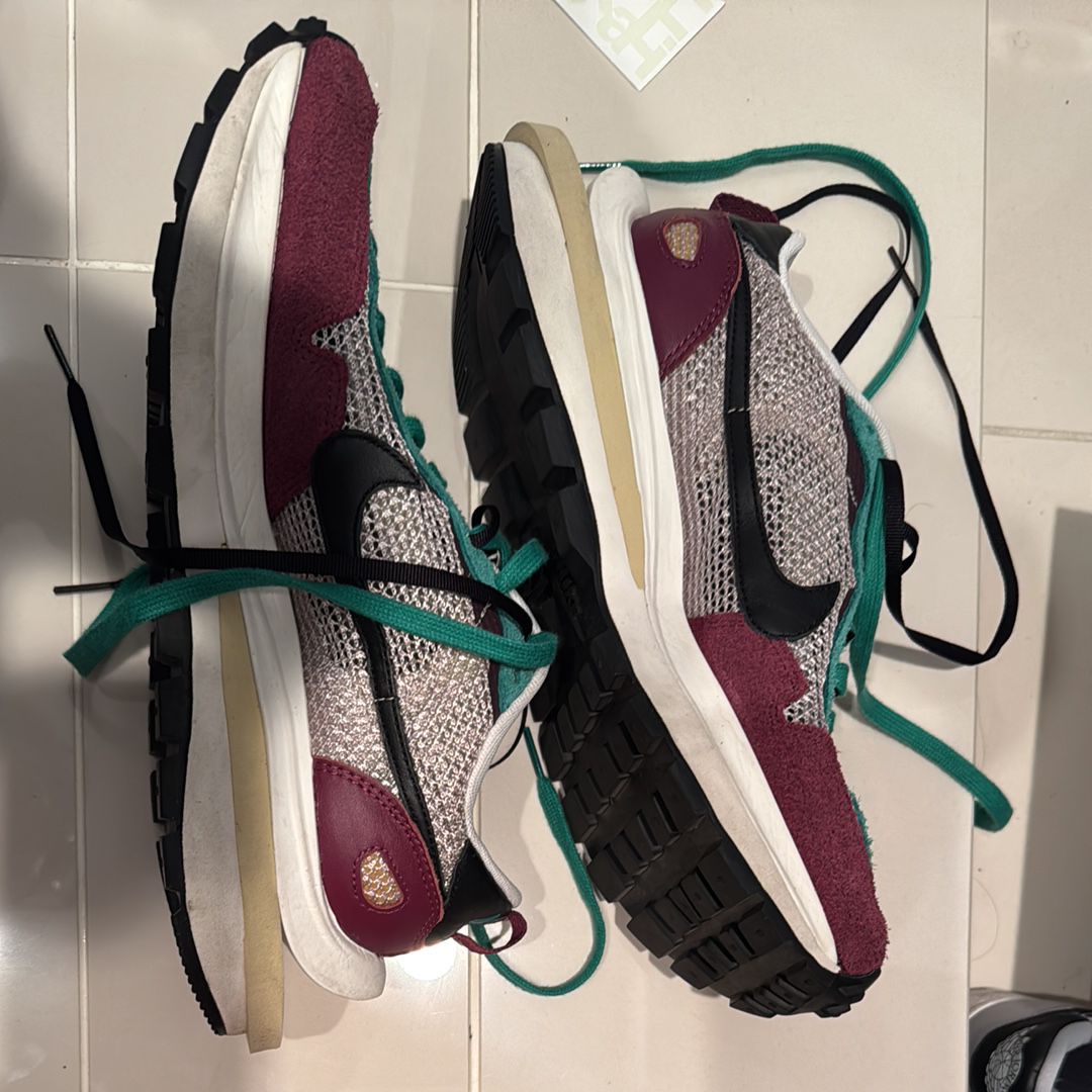 sacai × Nike Vapor Waffle "String/Red/Green"