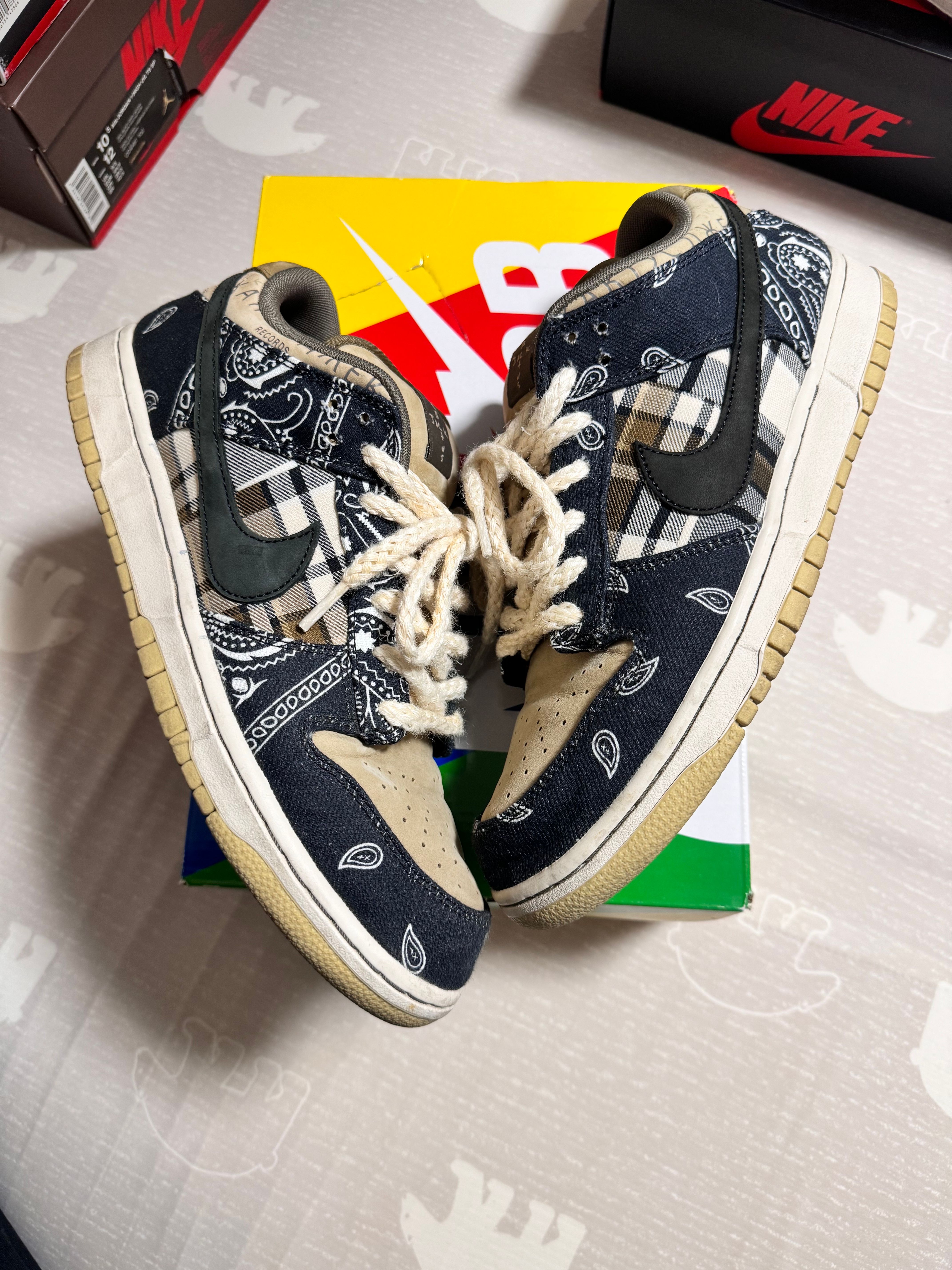 Travis Scott × Nike SB Dunk Low "Black/Parachute Beige"