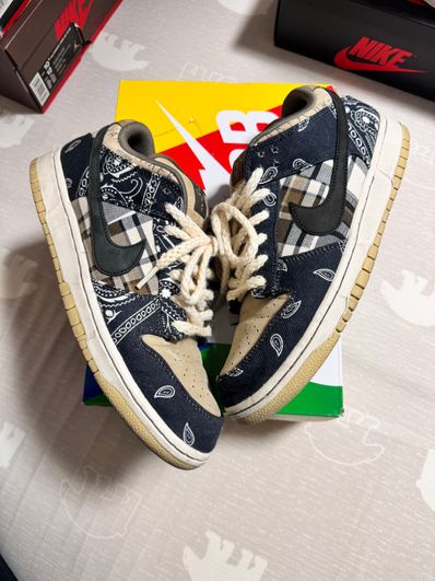 Travis Scott × Nike SB Dunk Low "Black/Parachute Beige"