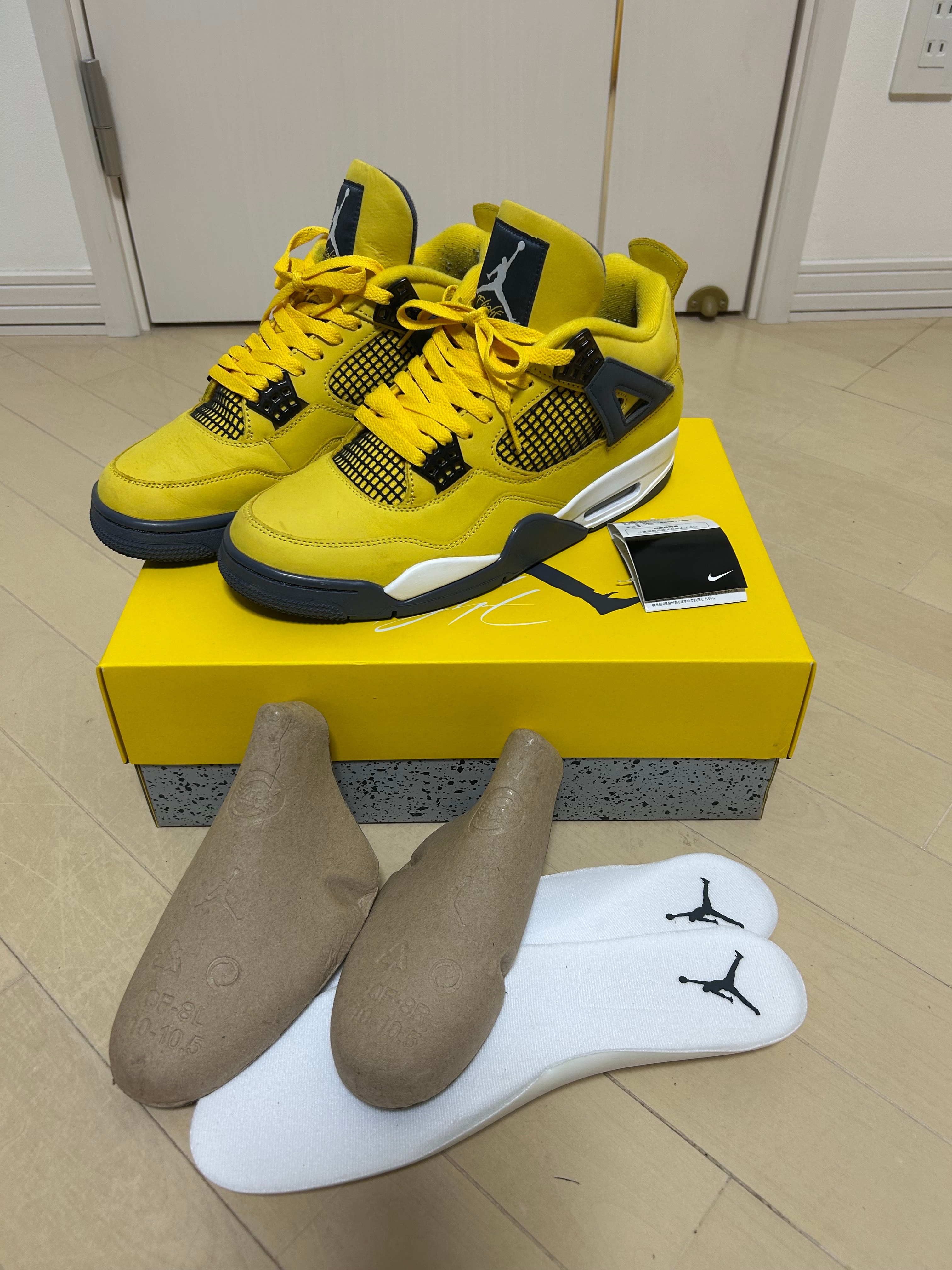 Nike Air Jordan 4 "Tour Yellow"