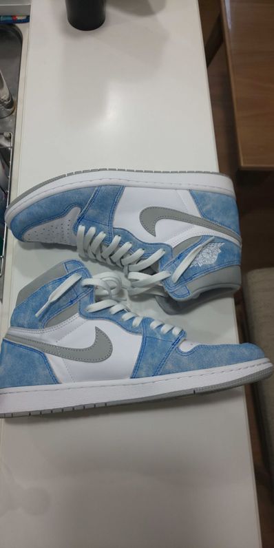 Nike Air Jordan 1 High OG "Hyper Royal"