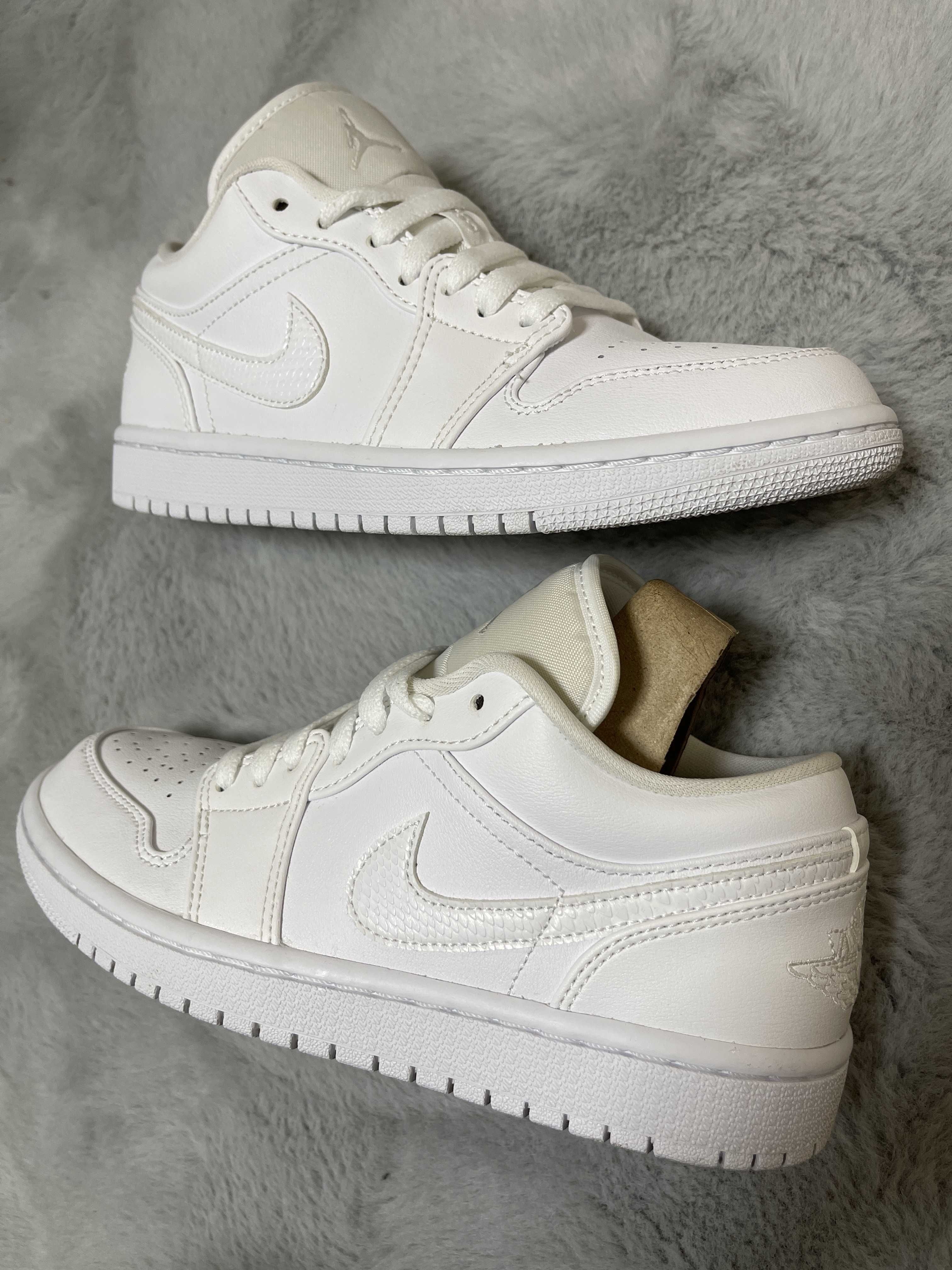 NIKE Women's AIR JORDAN 1 LOW "WHITE"