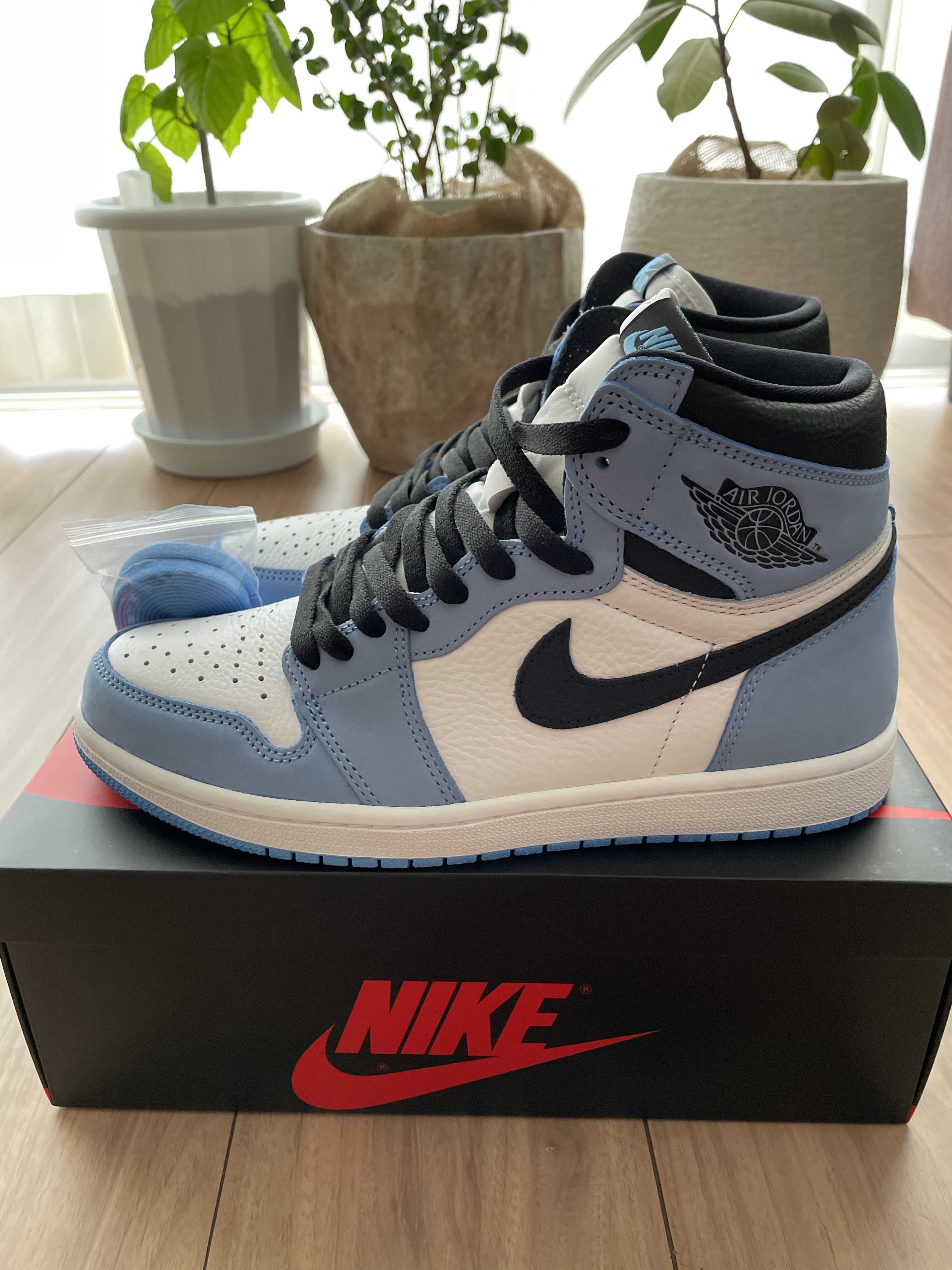Nike Air Jordan 1 High OG "University Blue"