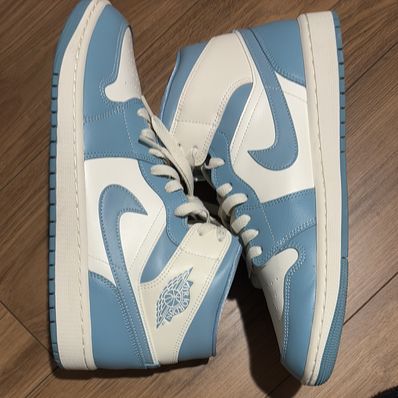 Nike Women's Air Jordan 1 Mid "University Blue"
