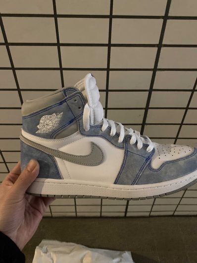 Nike Air Jordan 1 High OG "Hyper Royal"