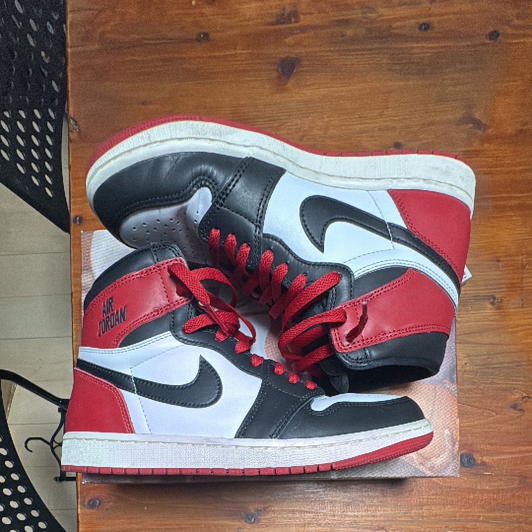 ナイキ エアジョーダン1 レトロ ハイ OG "ブラックトゥリイマジンド"