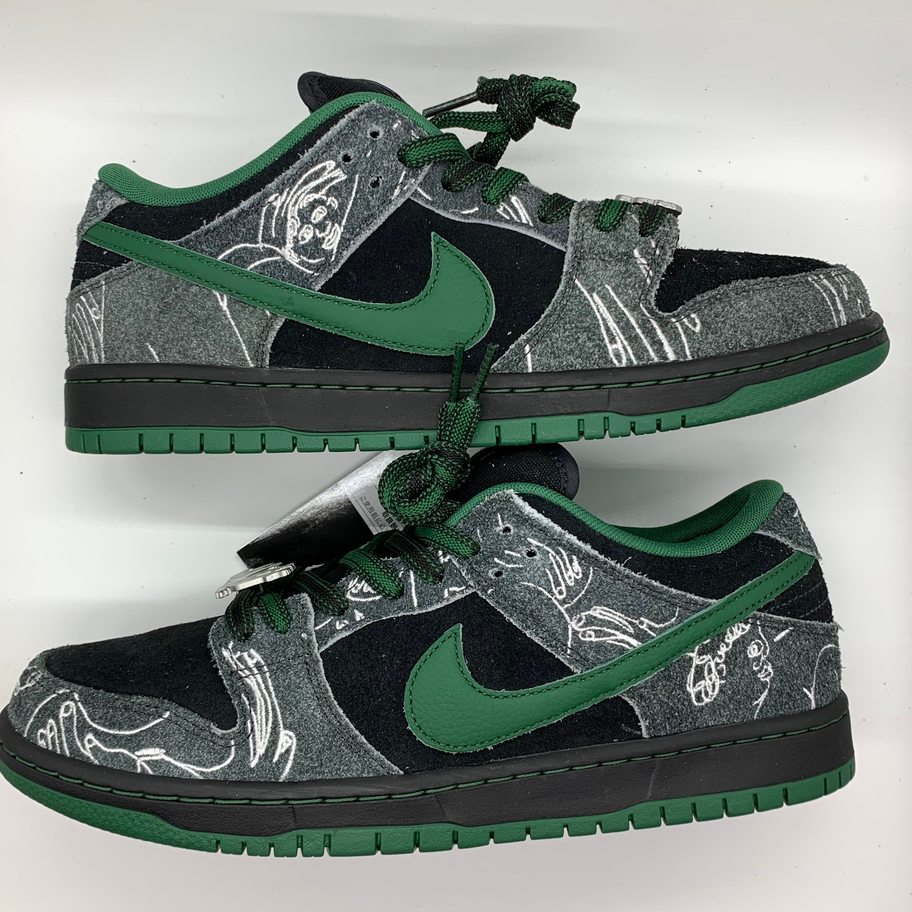 There Skateboards × Nike SB Dunk Low Pro "Anthracite and Gorge Green"