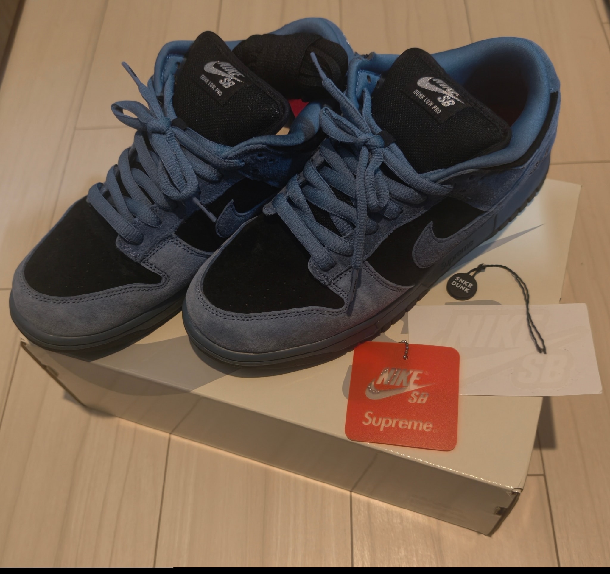 Supreme × Nike SB Dunk Low "Ocean Fog" (North America Exclusive) (25FW Week2)