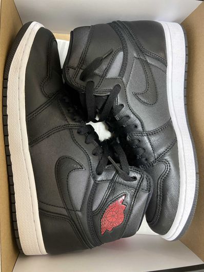 Nike Air Jordan 1 Retro High OG "Black/Metallic Silver/Gym Red"