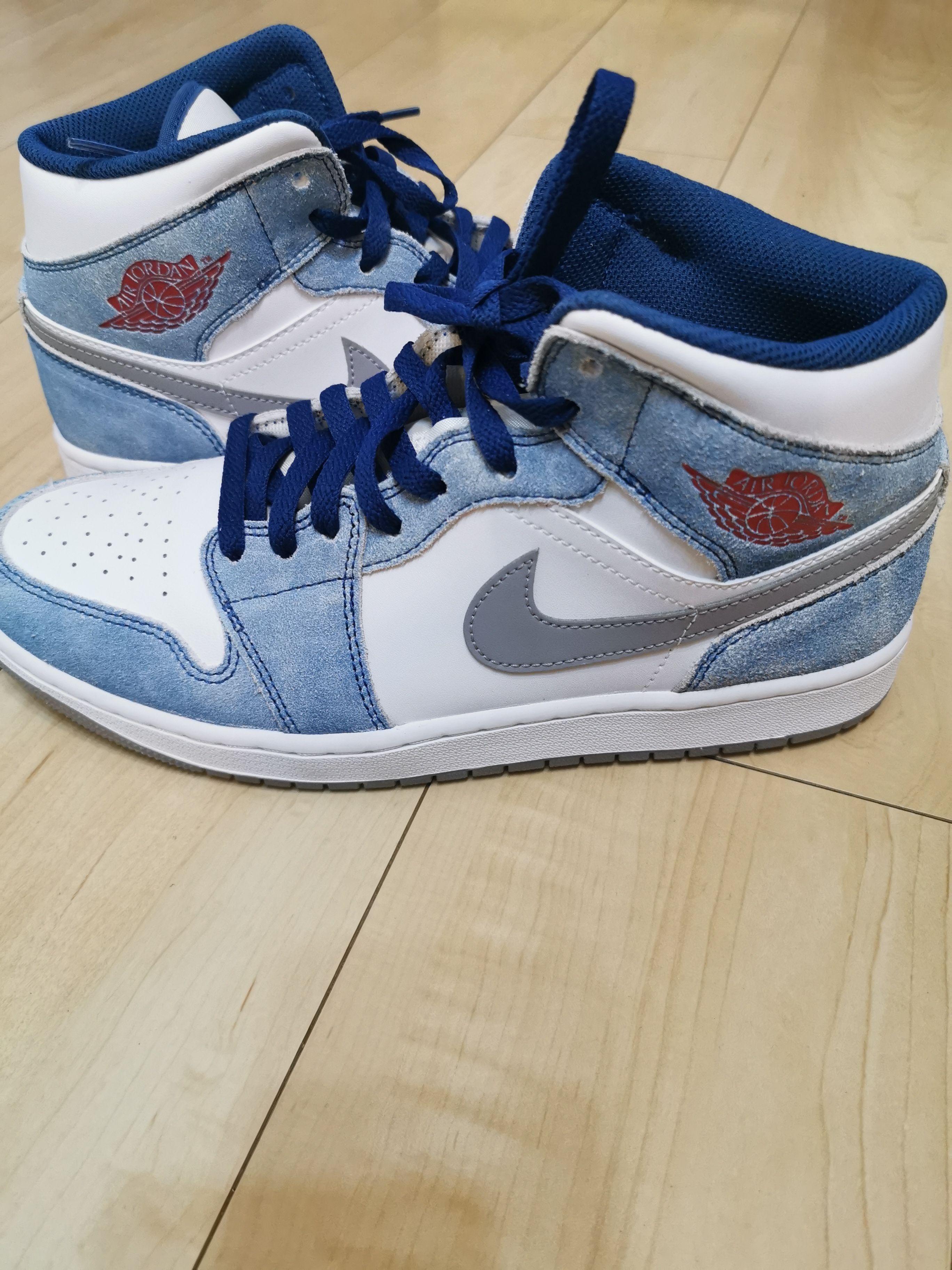 Nike Air Jordan 1 Mid SE "White/Hyper Royal/Red"