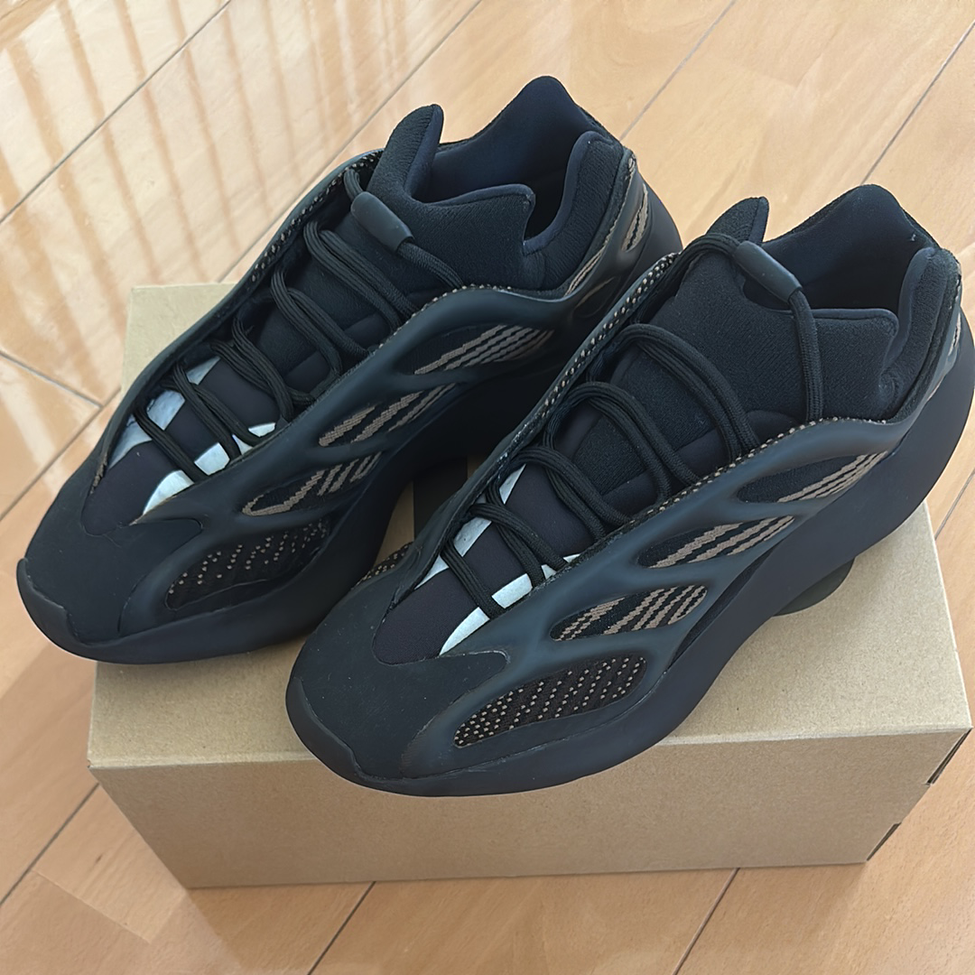 adidas YEEZY 700V3 "Clay Brown"