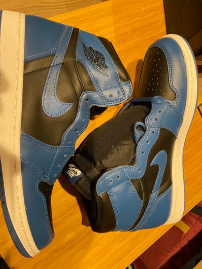 Nike Air Jordan 1 Retro High OG "Dark Marina Blue"