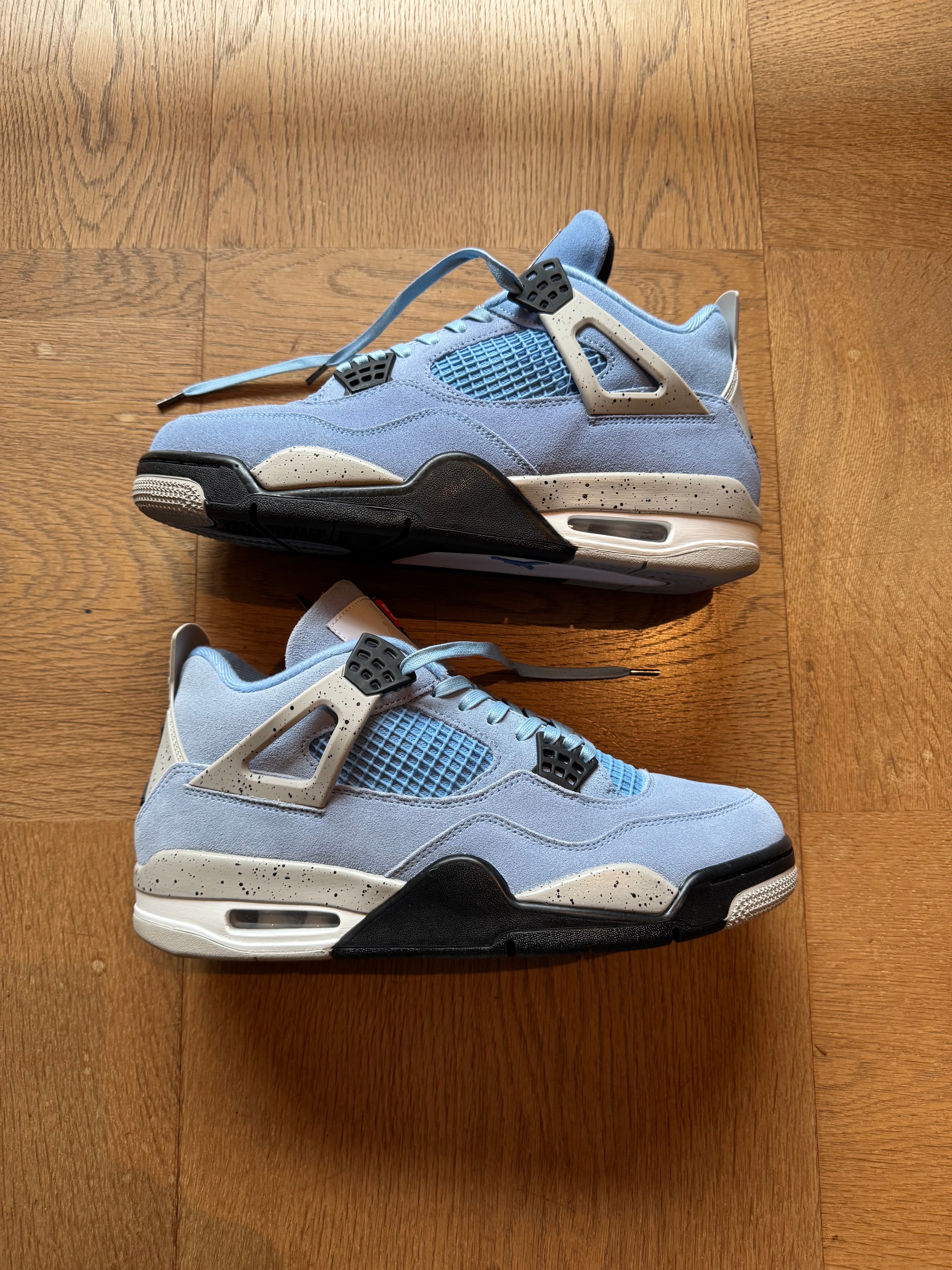 Nike Air Jordan 4 "University Blue"