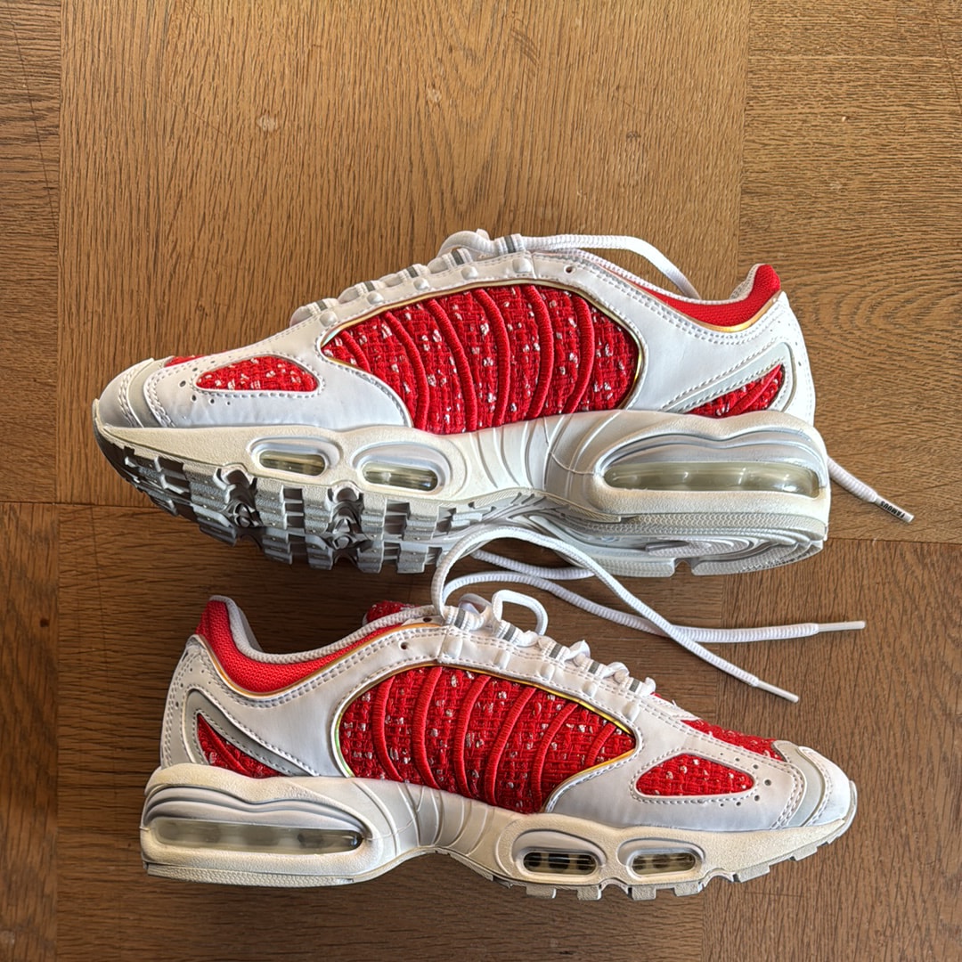 シュプリーム × ナイキ エアマックステイルウィンド4 "レッド"