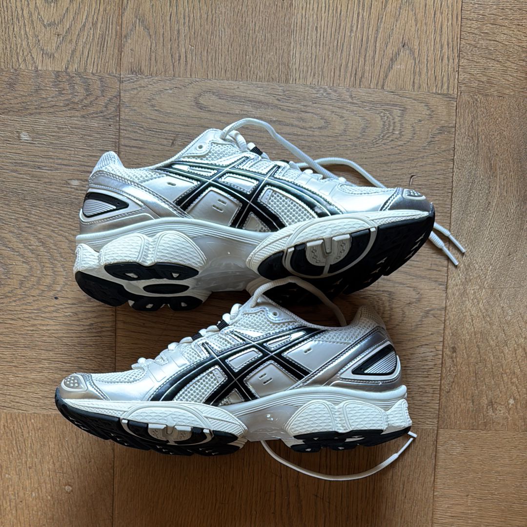 Asics Gel-Nimbus 9 "Cream/Black"