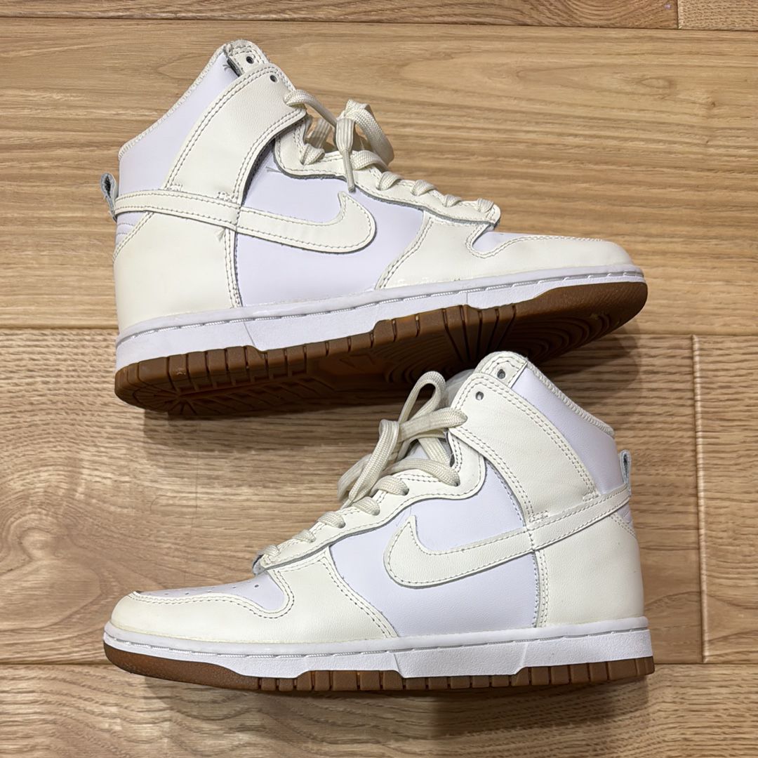 【NIKE】ウィメンズダンクハイ23.5センチ セイル/ホワイトガム NIKE】ウィメンズダンクハイ23.5センチ セイル/ホワイトガム