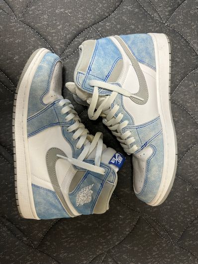 Nike Air Jordan 1 High OG "Hyper Royal"