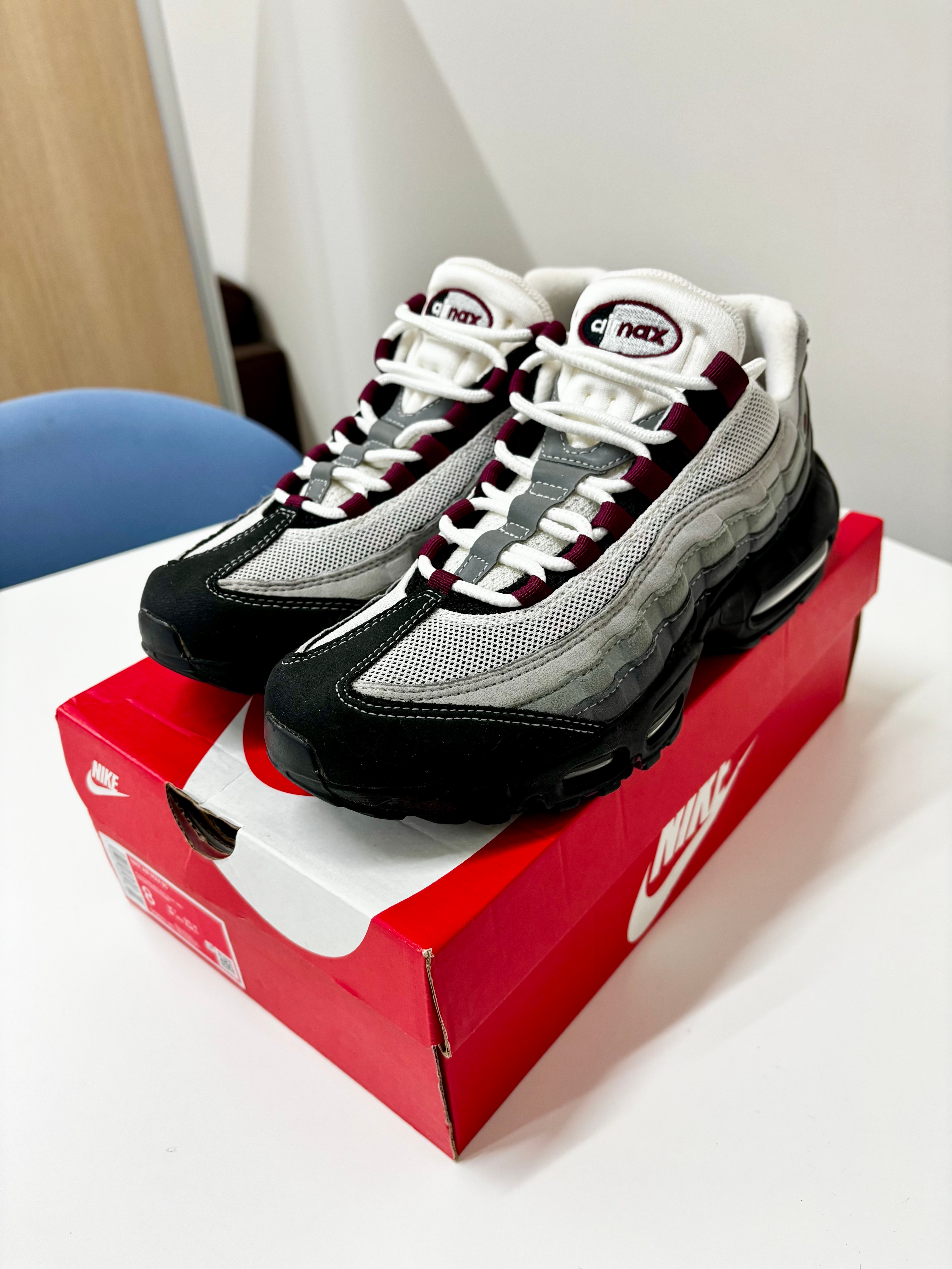 ナイキ エアマックス95 "パールグレー/ダークビートルート"