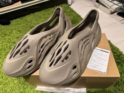 adidas YEEZY Foam Runner "Stone Sage"