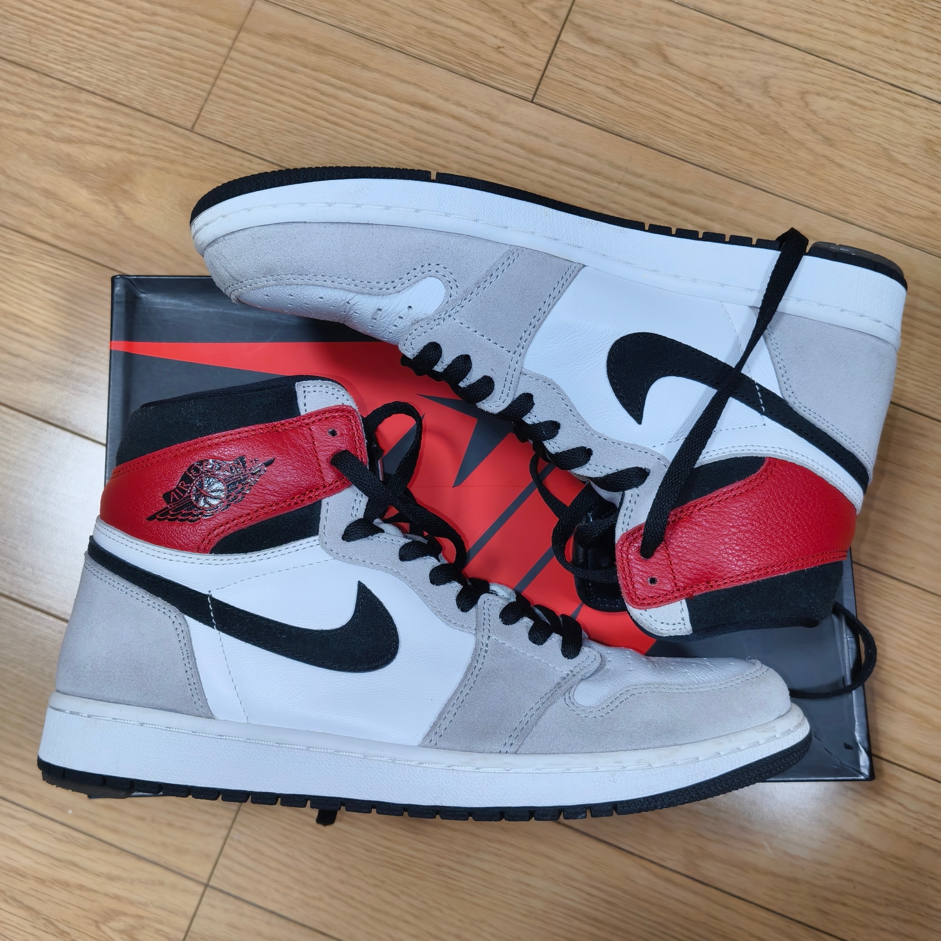 Nike Air Jordan 1 High OG "White/Black/Light Smoke Grey"