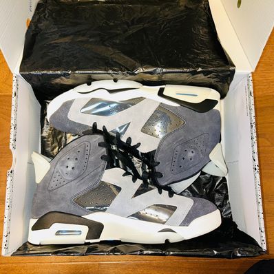 NIike Women's Air Jordan 6 "Smoke Grey"