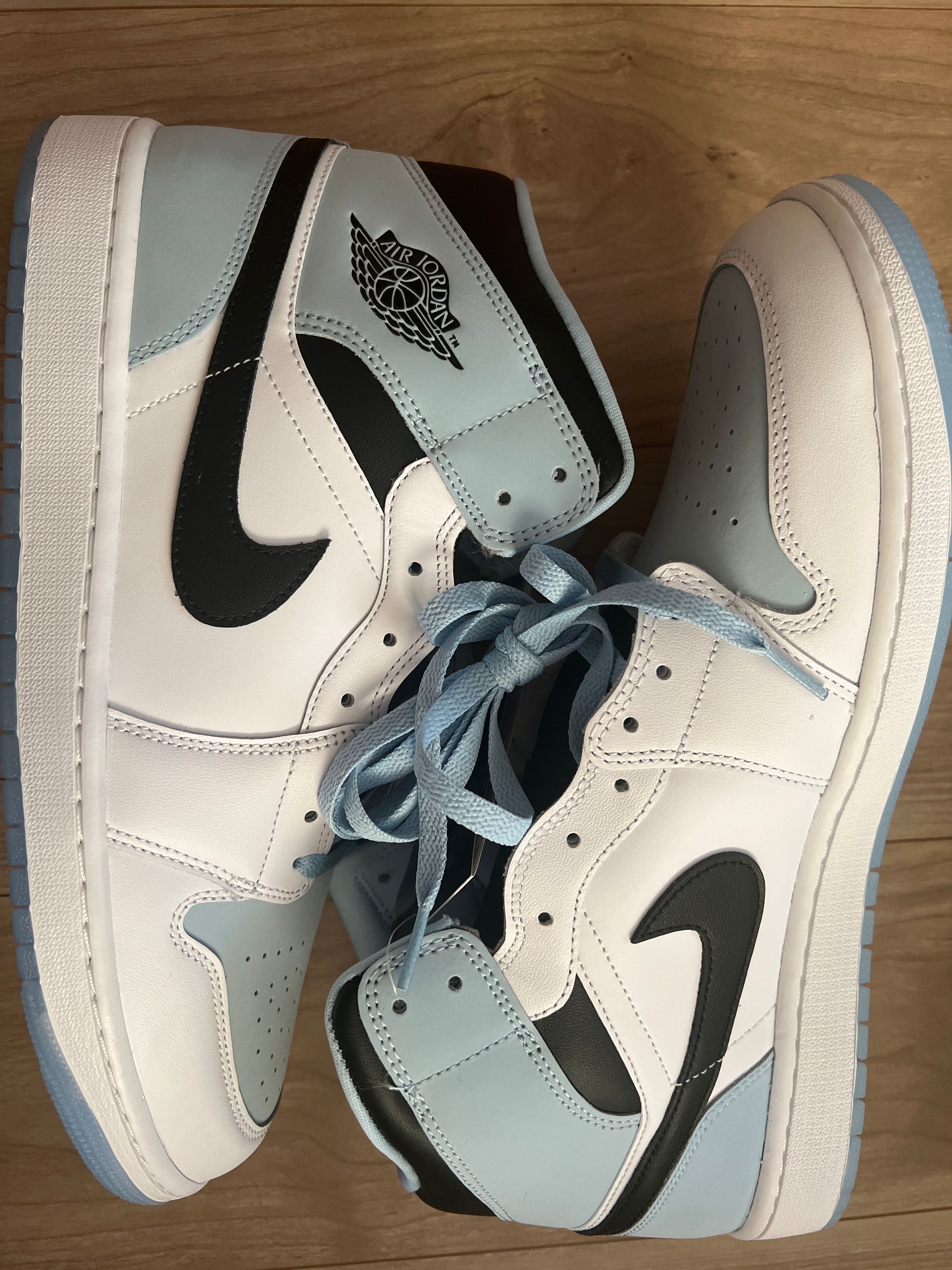 Nike Air Jordan 1 Mid "Ice Blue Nubuck"