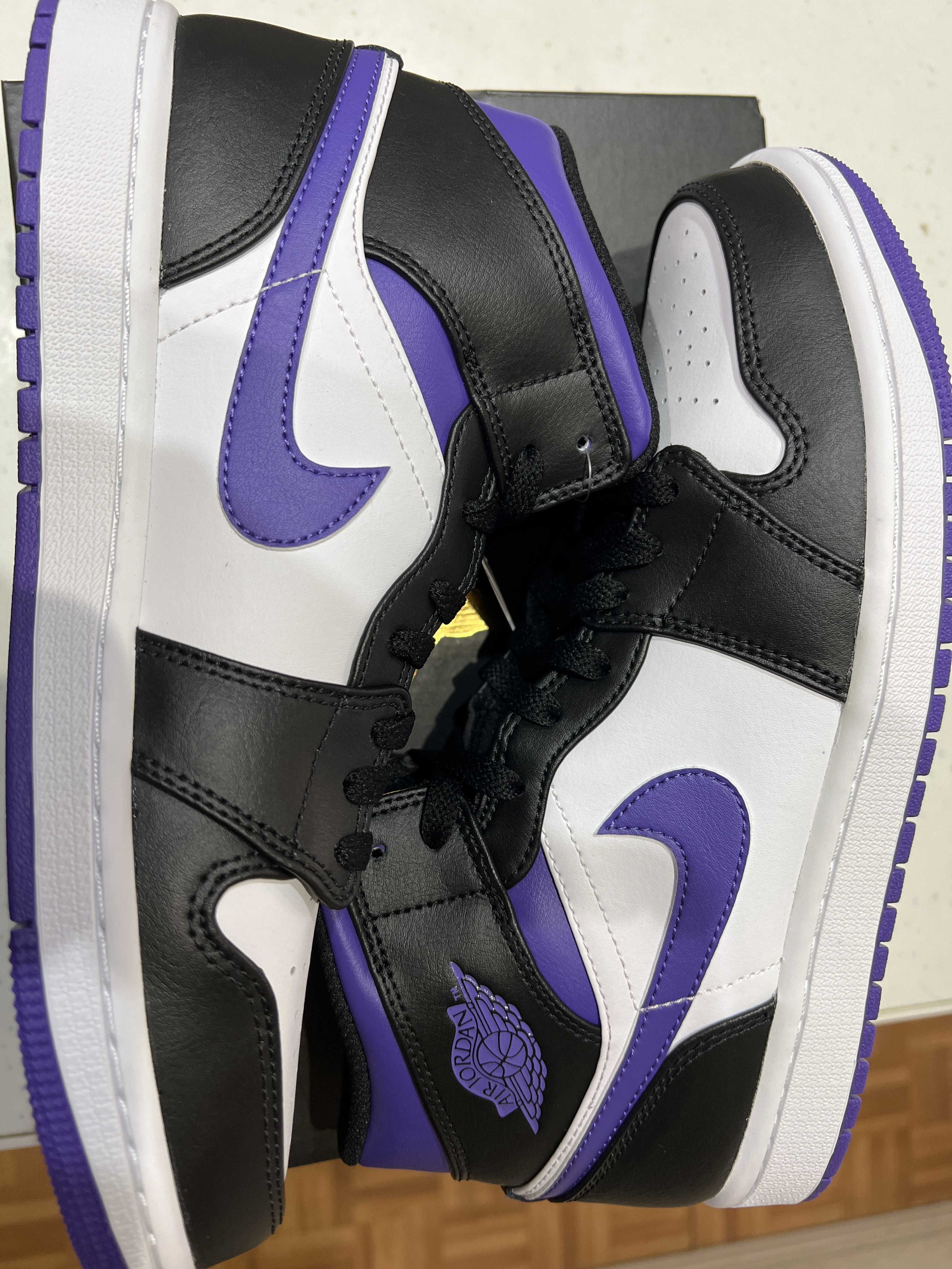 Nike Air Jordan 1 Mid "Black/Court Purple"