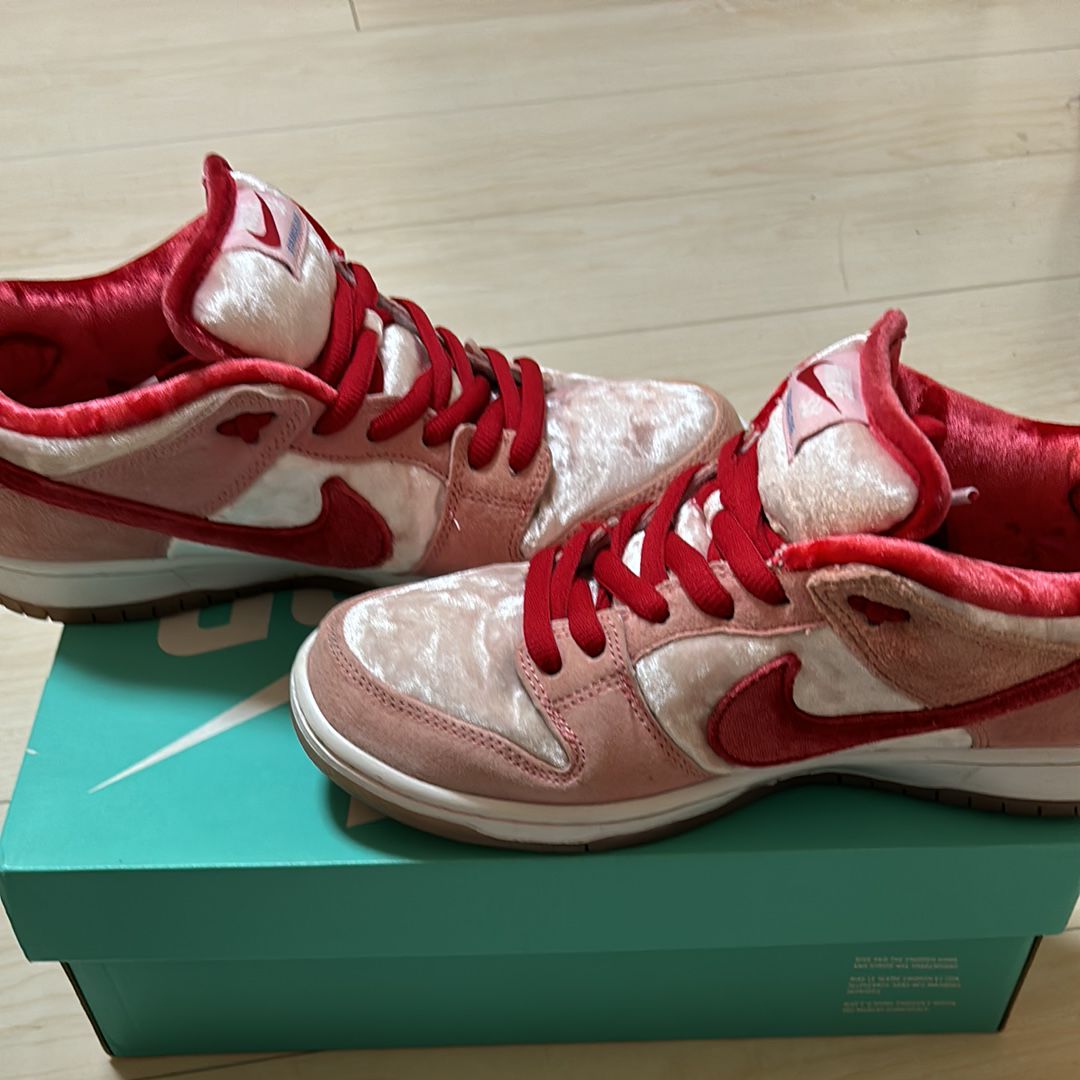 Strangelove × Nike SB Dunk Low "Valentine’s Day"