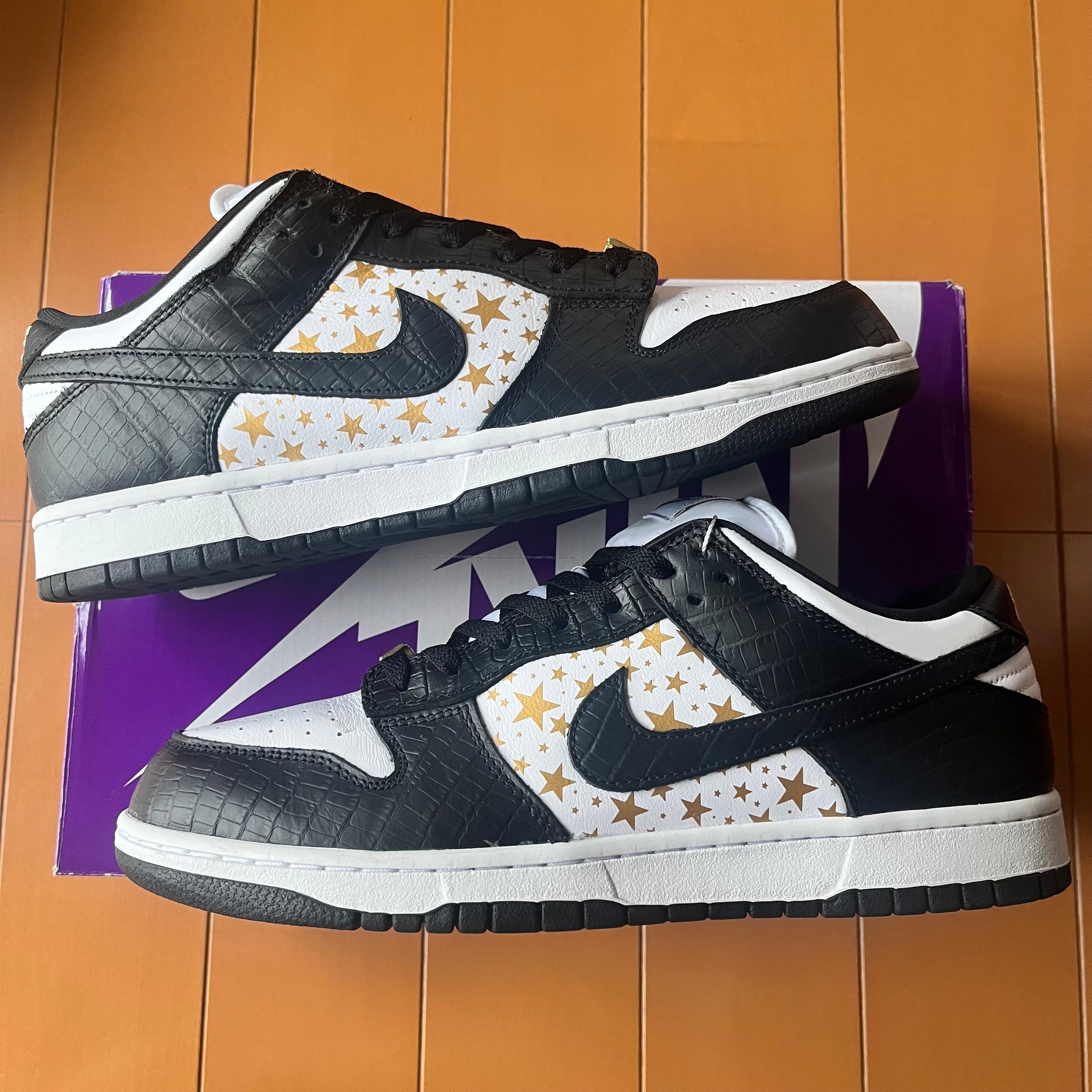 Supreme × Nike SB Dunk Low OG QS Gold Stars "White/Black"