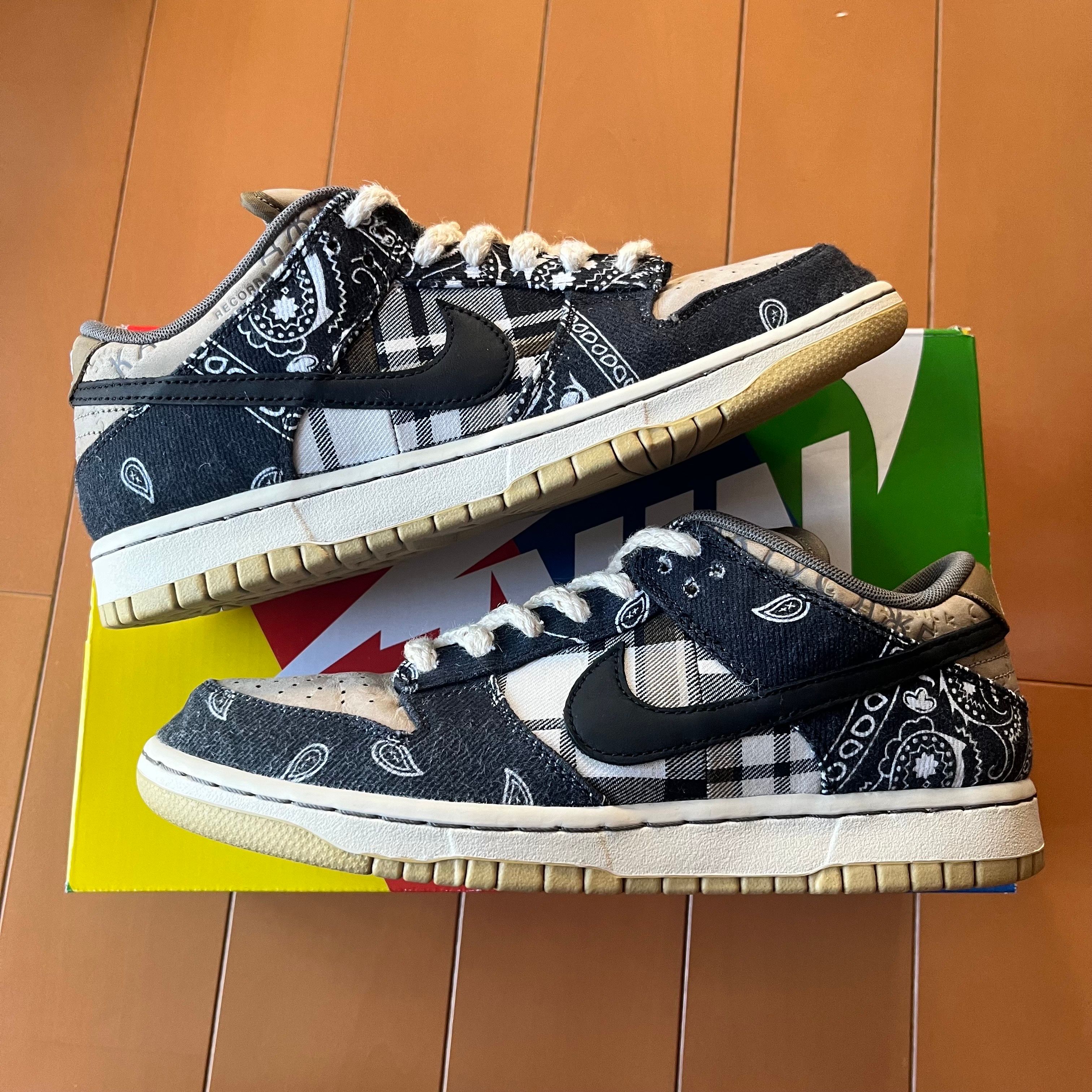 Travis Scott × Nike SB Dunk Low "Black/Parachute Beige"