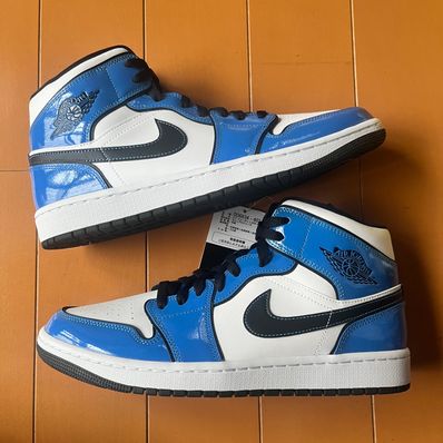 Nike Air Jordan 1 Mid SE "Signal Blue"
