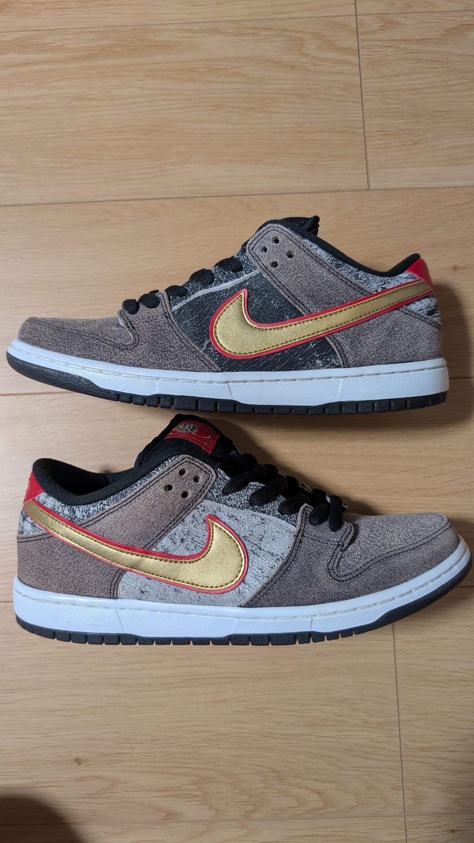 Nike SB Dunk Low PRM QS "Black/Metallic gold/University Red"