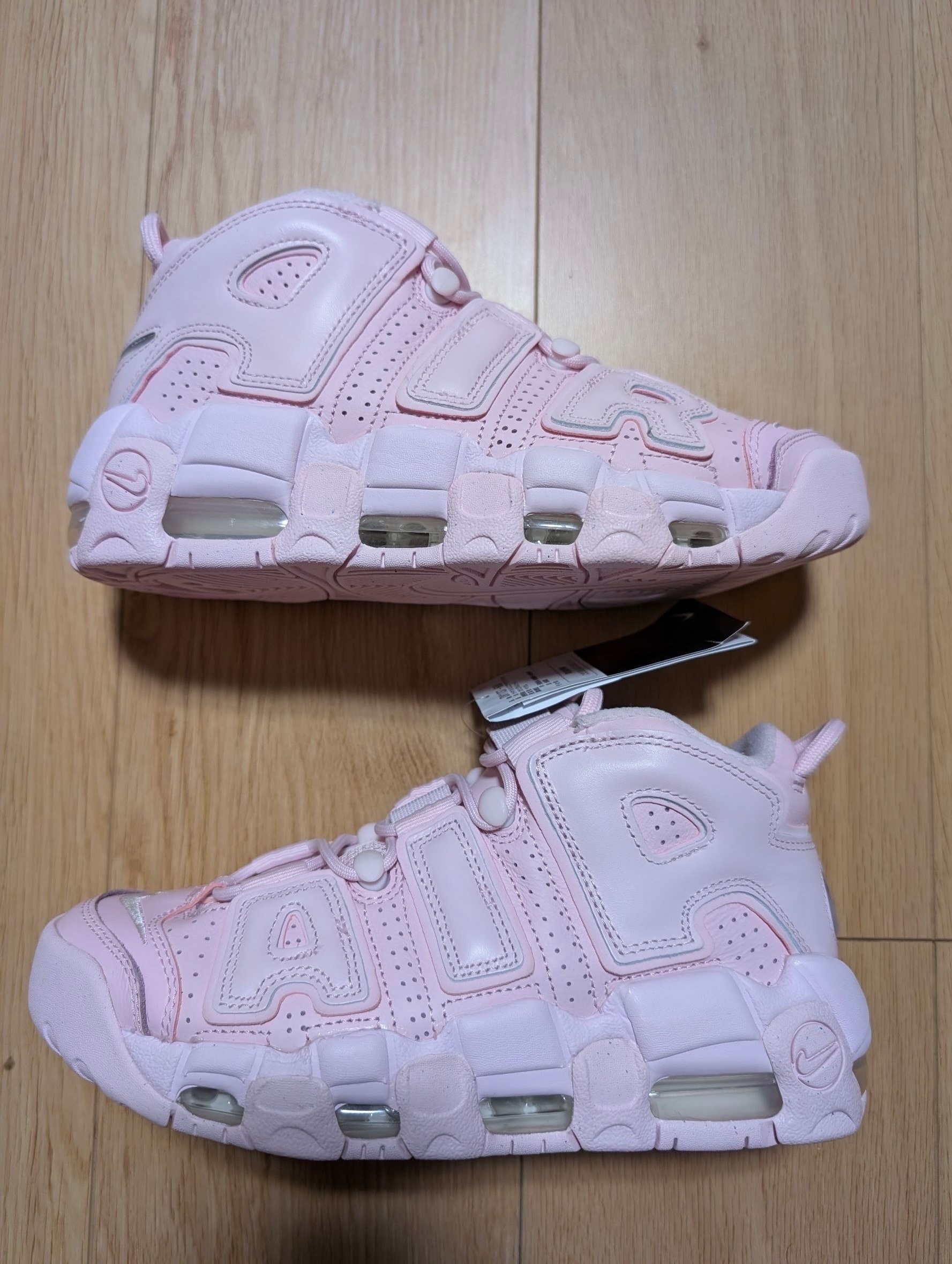 ナイキ ウィメンズ エアモアアップテンポ "ピンクフォーム"