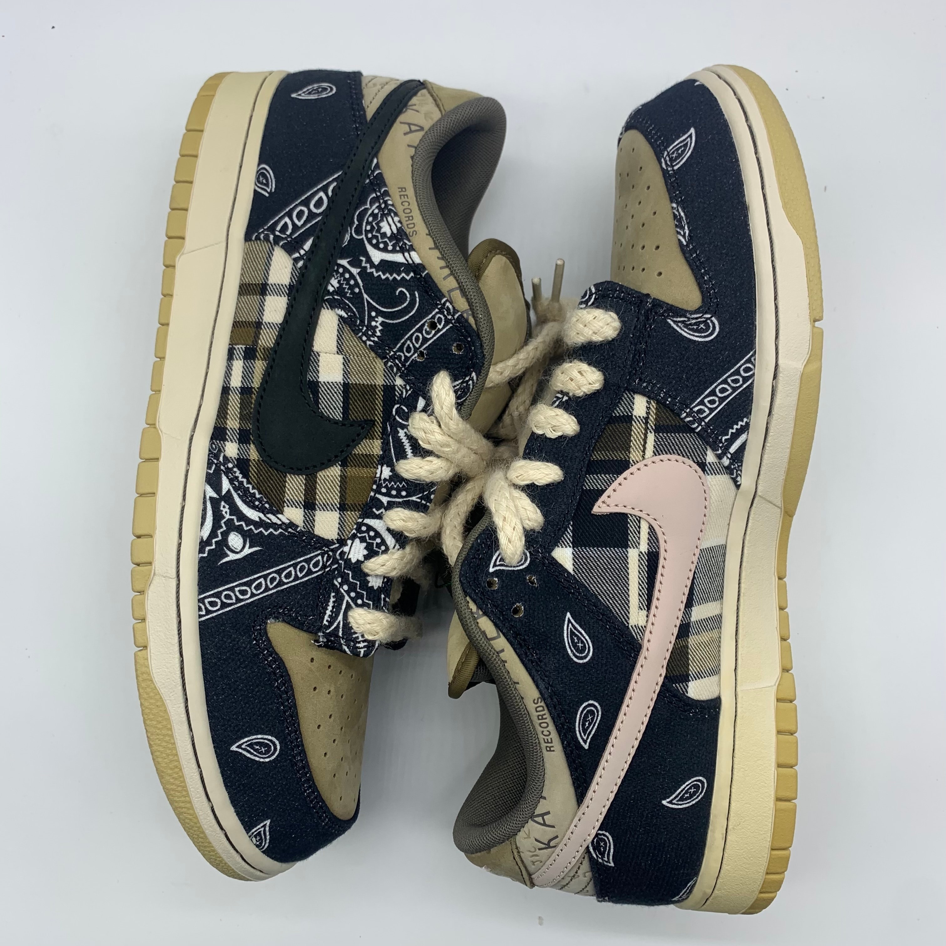 Travis Scott × Nike SB Dunk Low "Black/Parachute Beige"