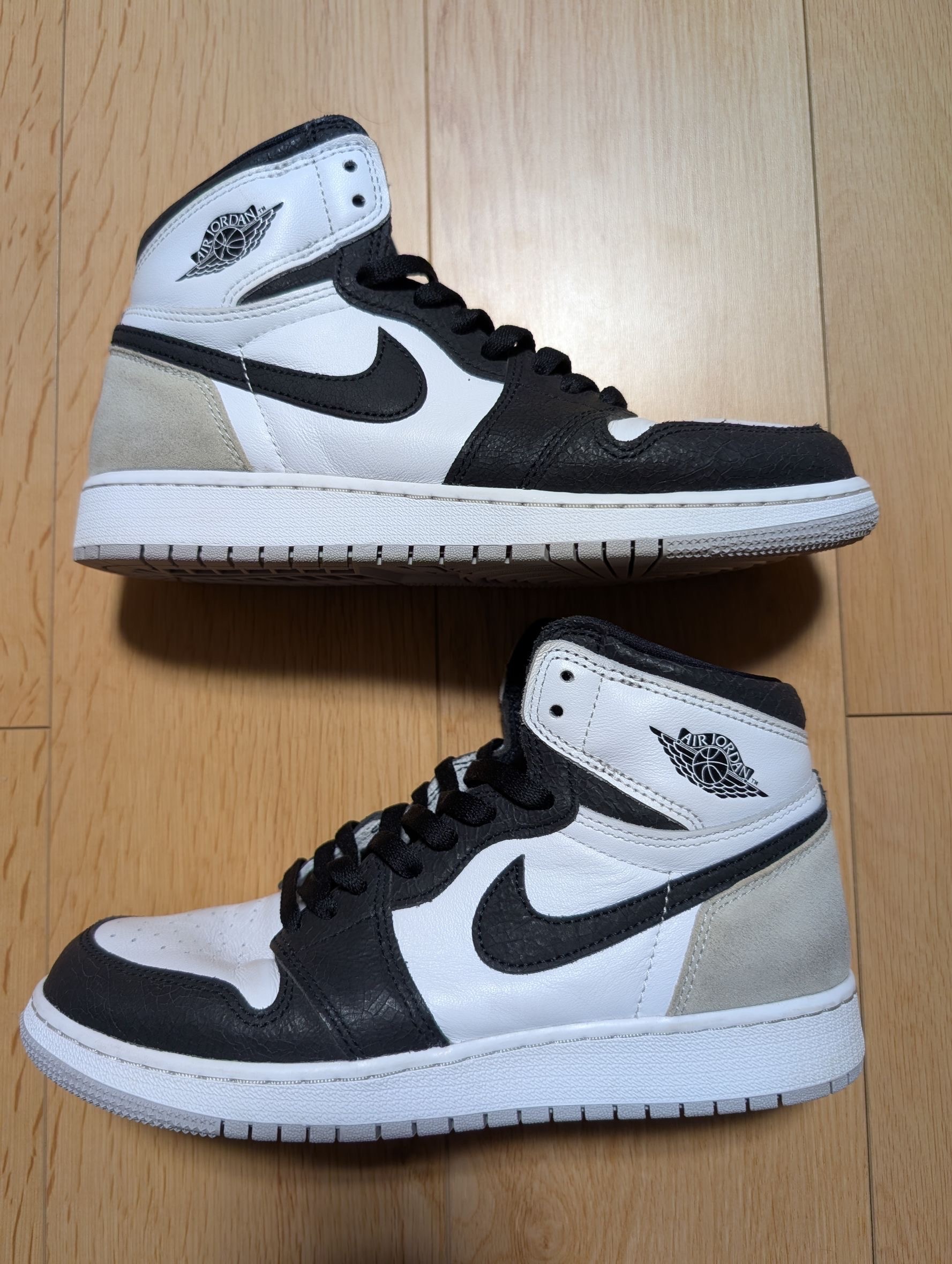 Nike GS Air Jordan 1 High OG "Bleached Coral"