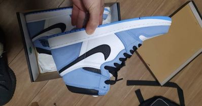 Nike Air Jordan 1 High OG "University Blue"
