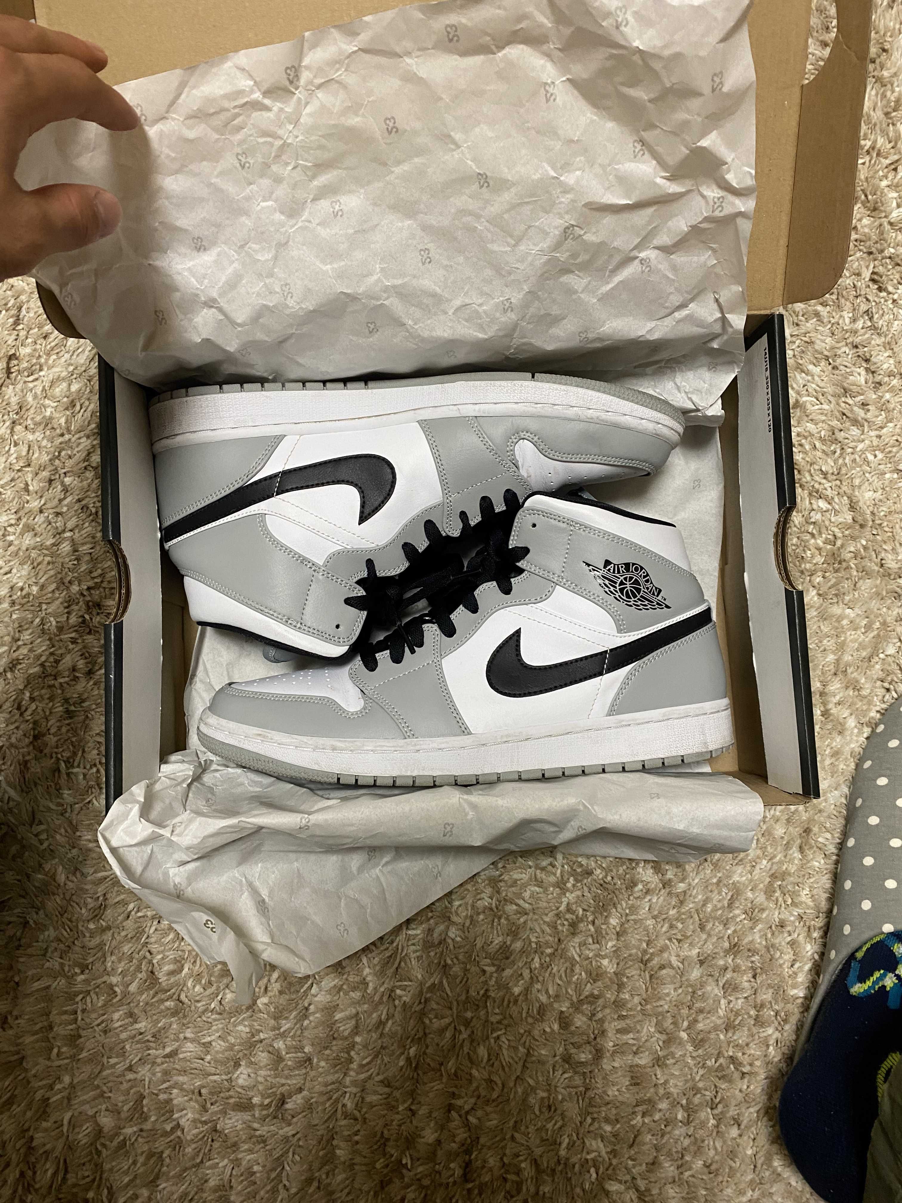 Nike Air Jordan 1 Mid "Light Smoke Grey/White/Black"
