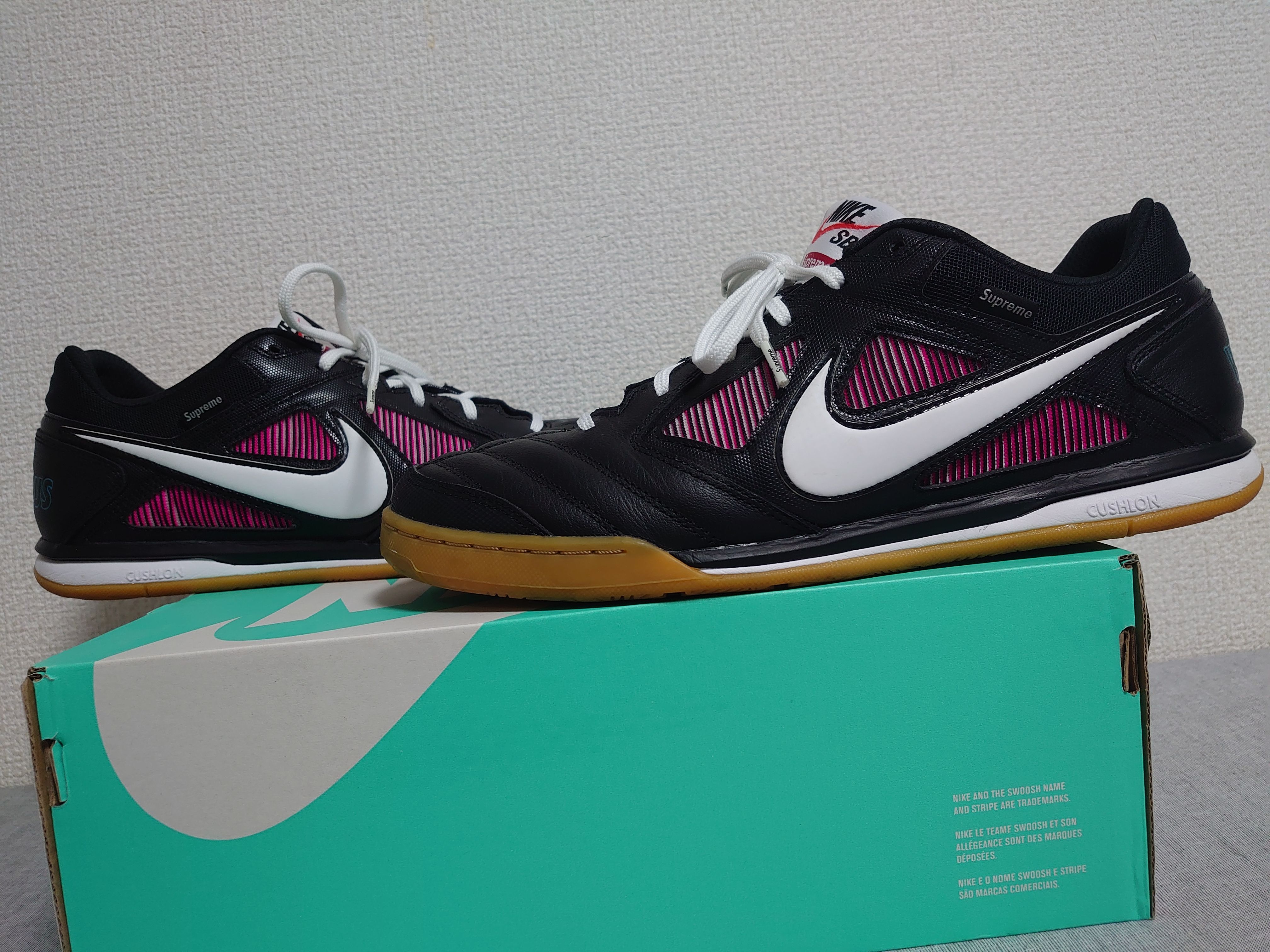 Supreme × Nike SB Luner Gato "Black"