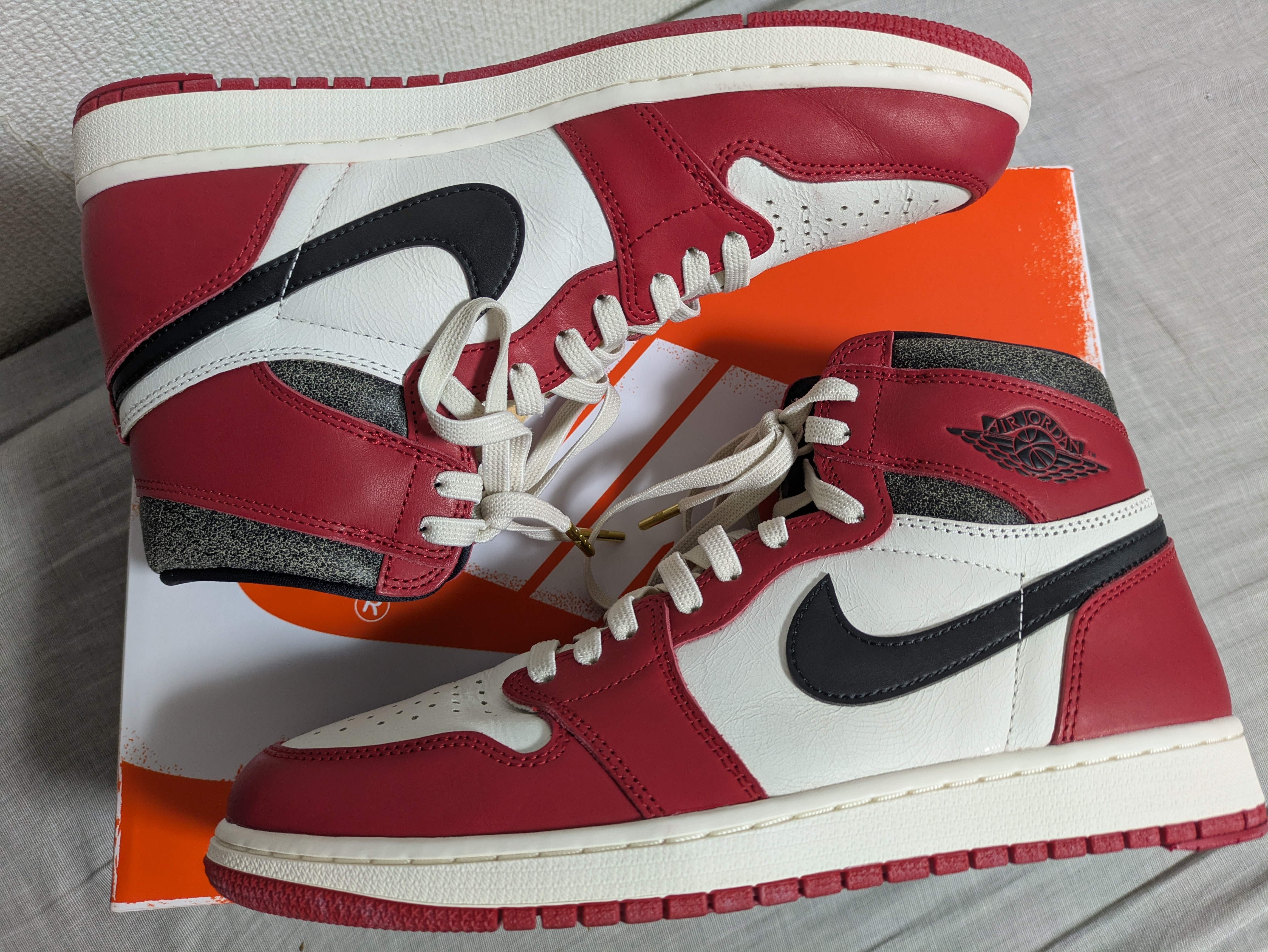 Nike Air Jordan 1 High OG "Lost & Found/Chicago"
