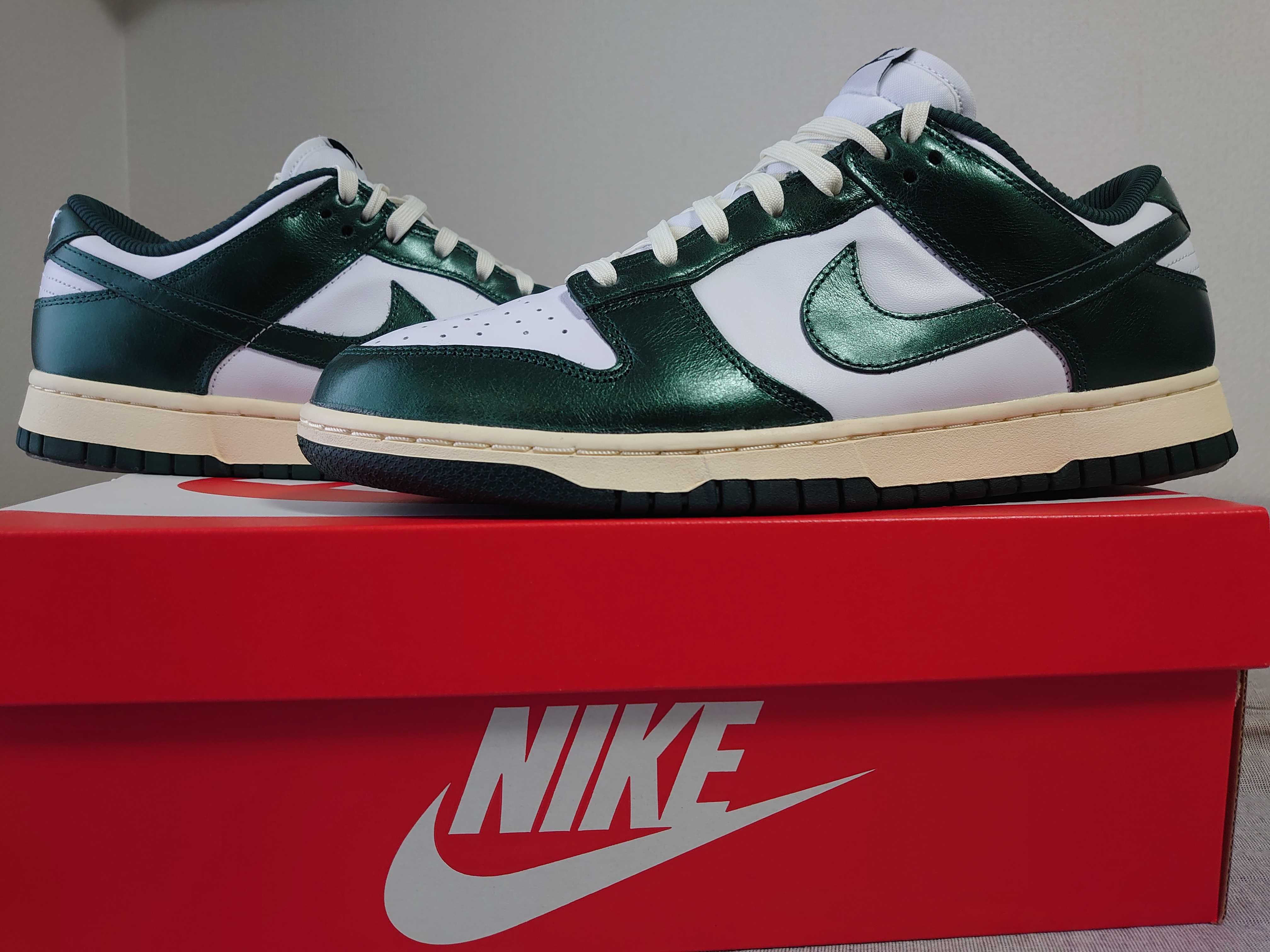 Nike Women's Dunk Low "Vintage Green"