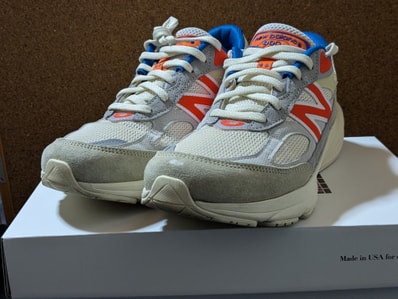 KITH × New Balance 990V6 Madison Square Garden "Sanddrift"