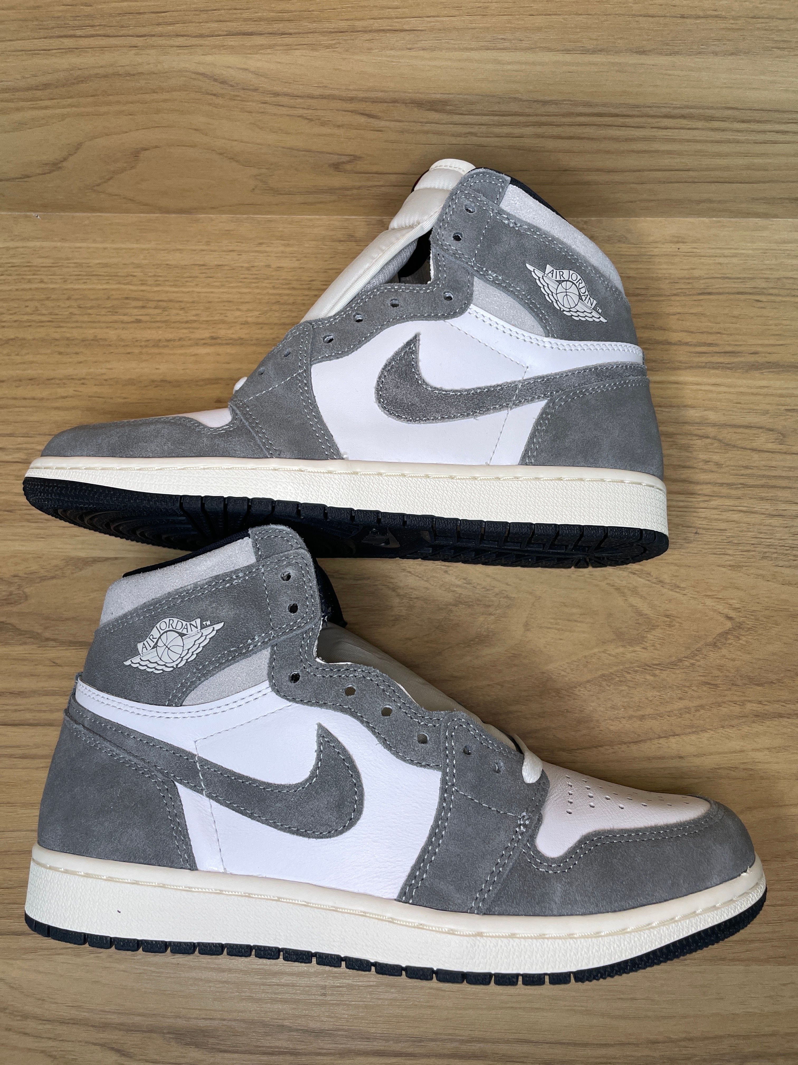 Nike Air Jordan 1 Retro High OG "Black and Smoke Grey"