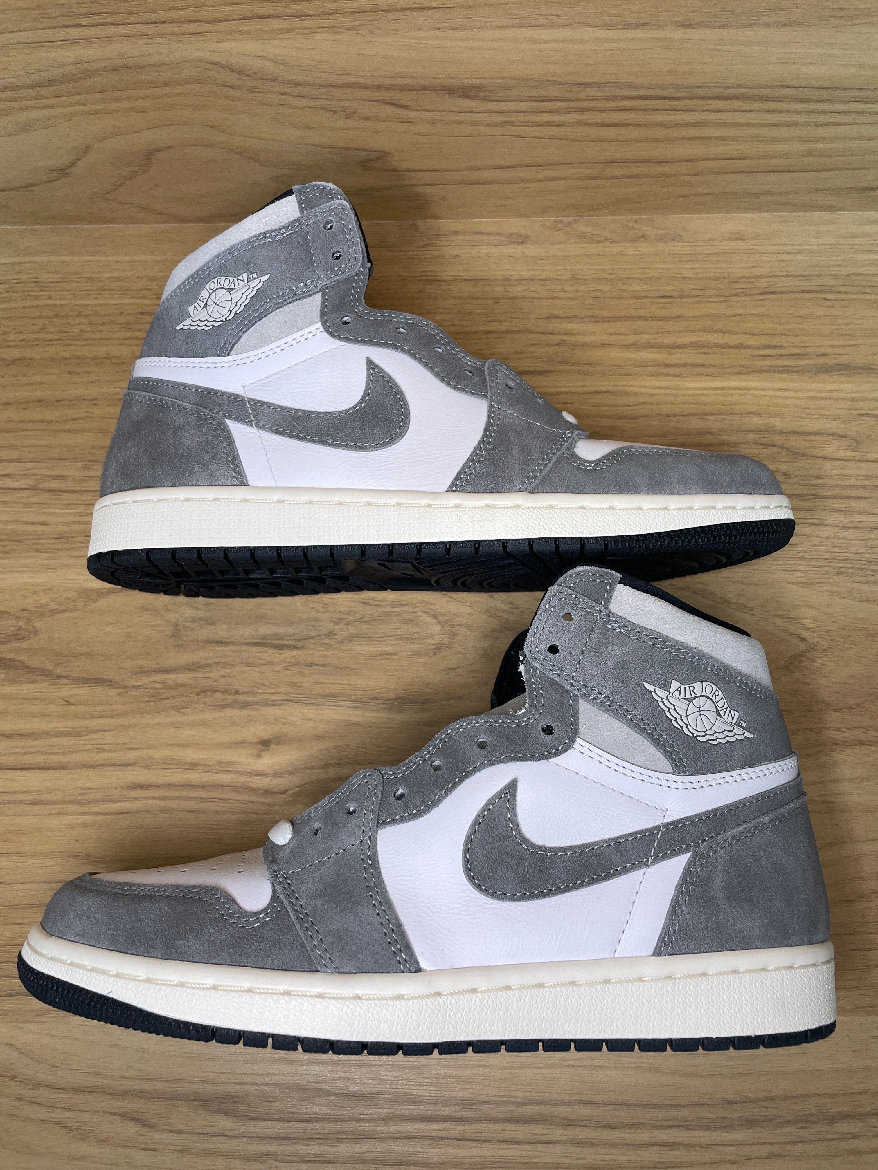 Nike Air Jordan 1 Retro High OG "Black and Smoke Grey"
