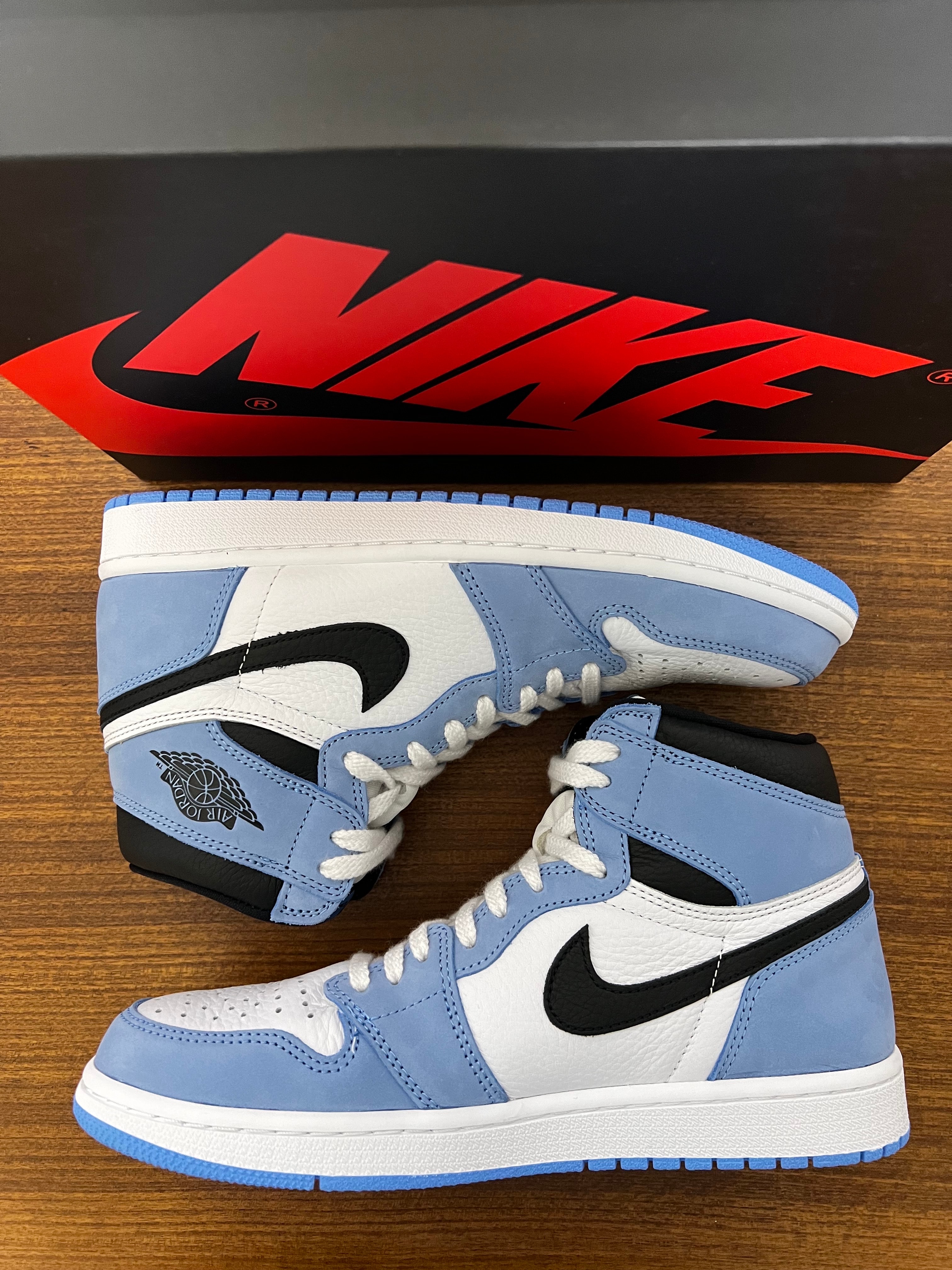 Nike Air Jordan 1 High OG "University Blue"